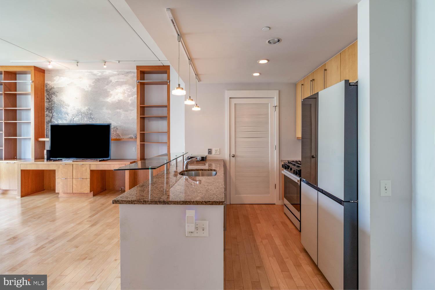 317 - 319 VINE STREET 00 308