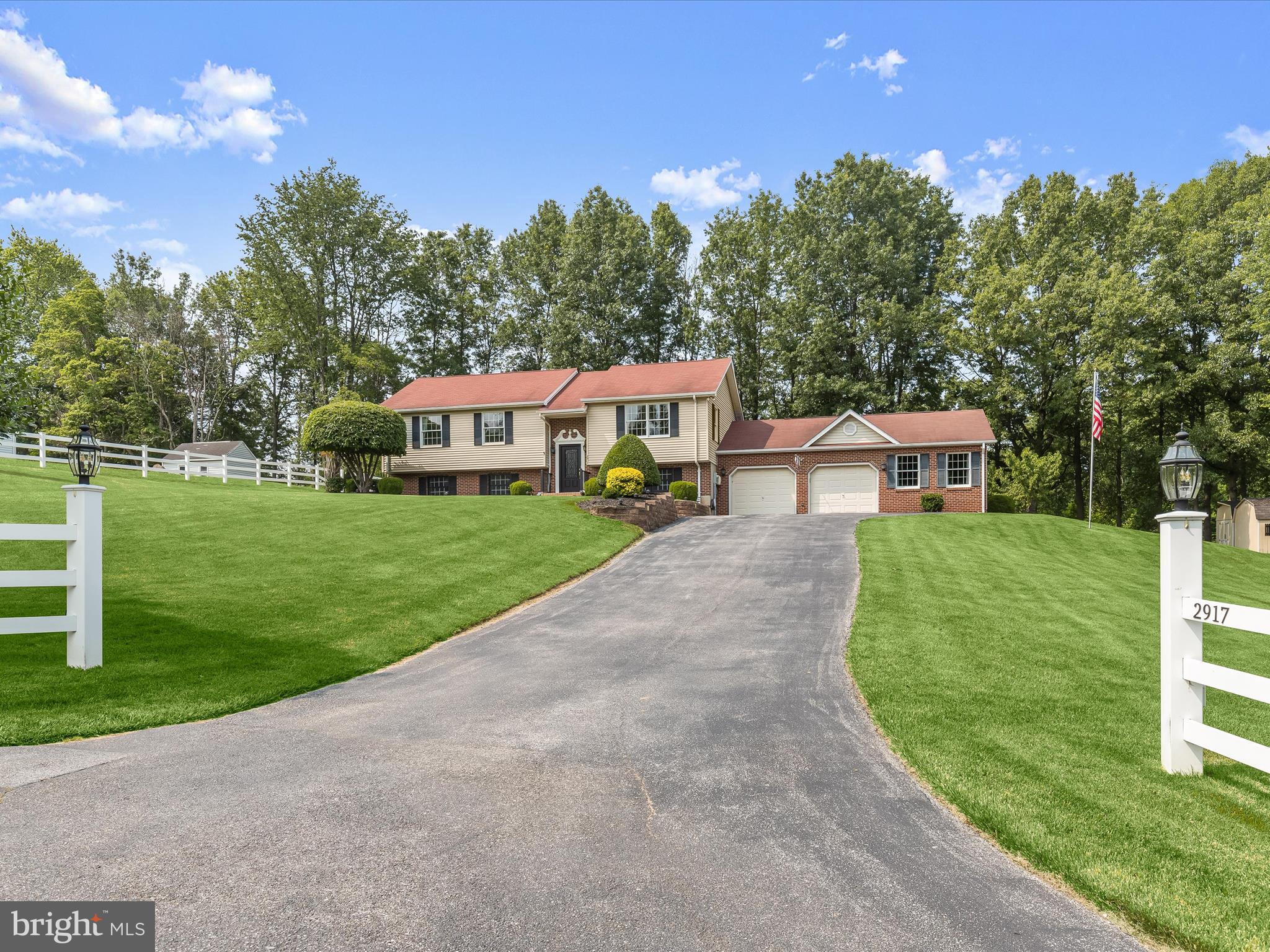 2917 CHESTNUT HILL DRIVE