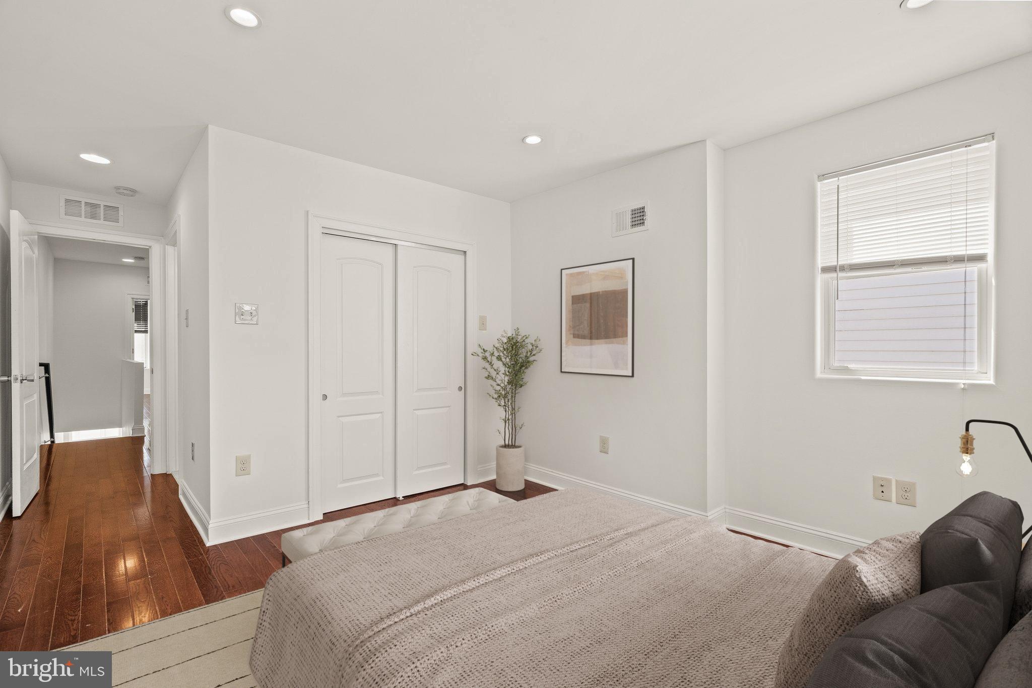 POINT BREEZE - Residential