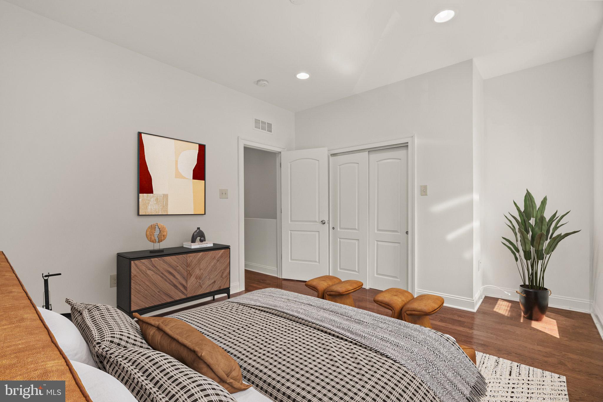 POINT BREEZE - Residential