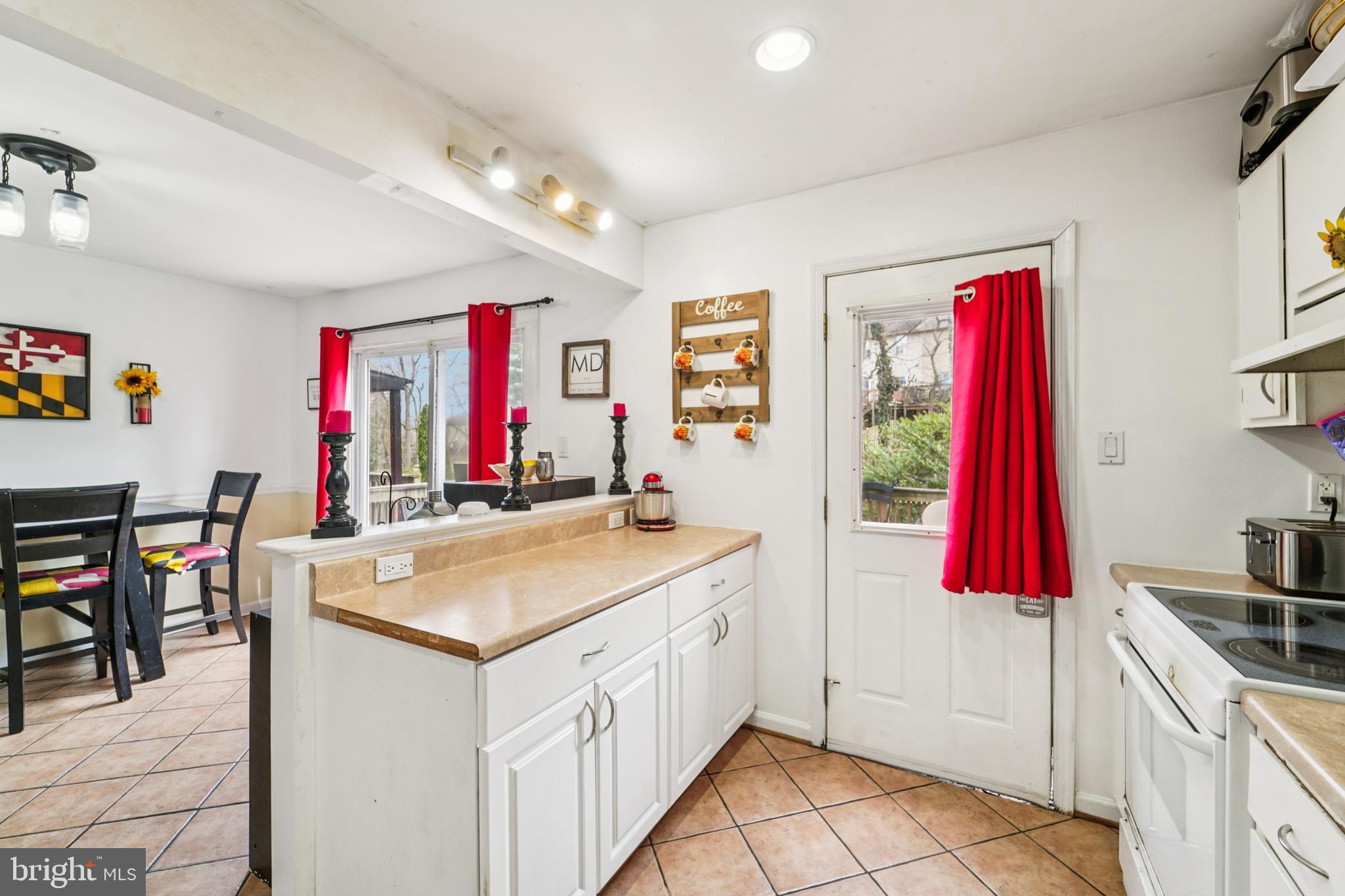 ELIZABETHS LANDING - Residential