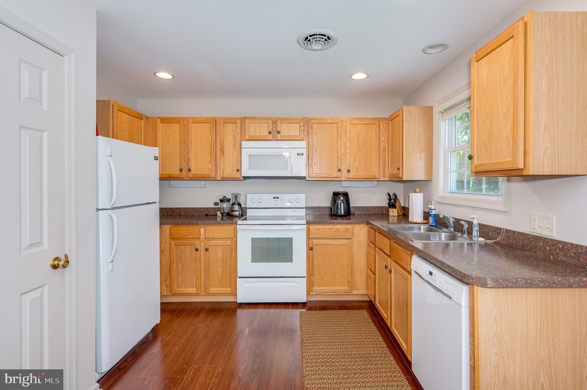 PINE GROVE ESTATES - Residential