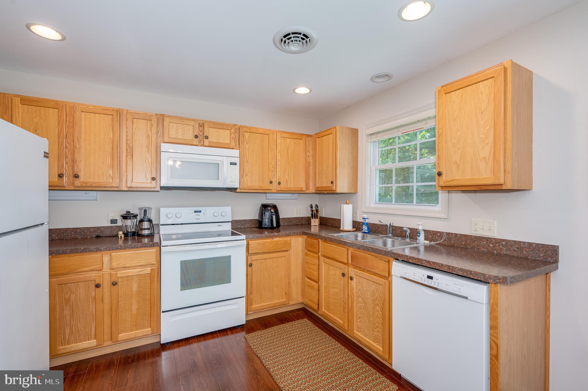 PINE GROVE ESTATES - Residential