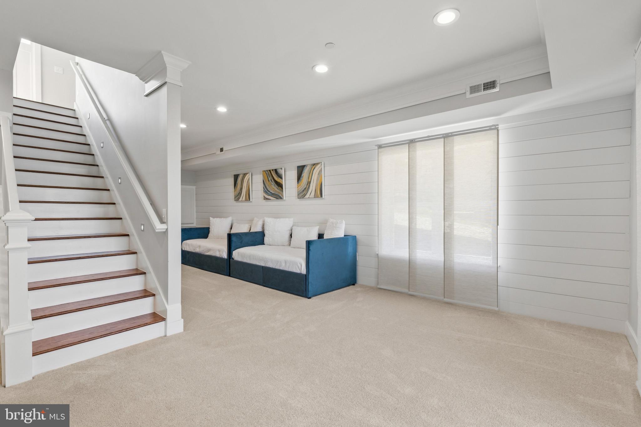OYSTER HARBOR - Residential