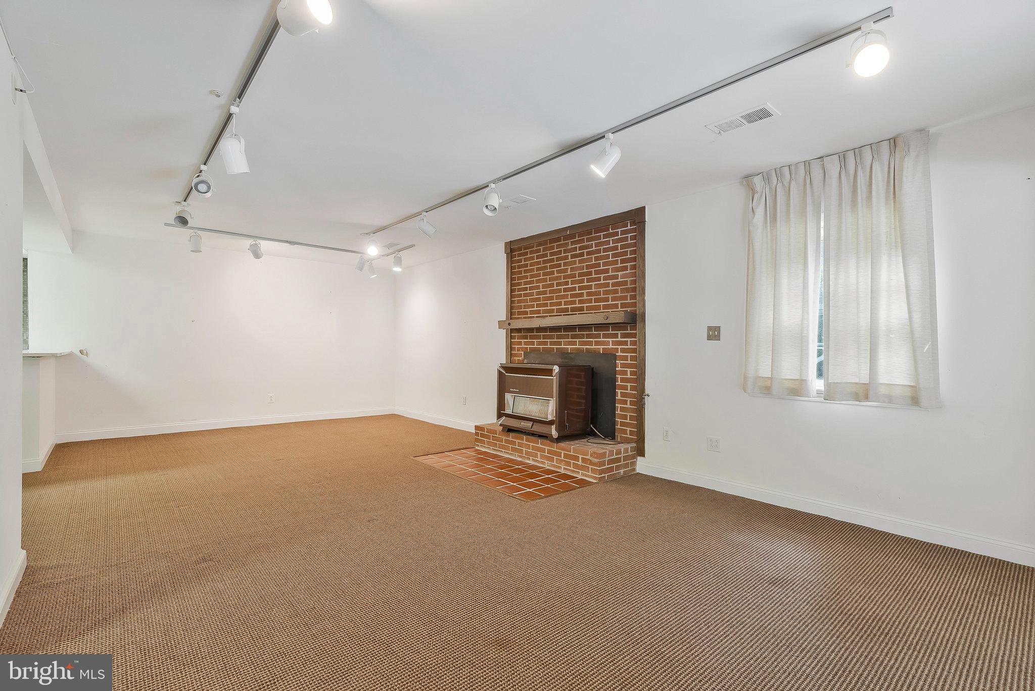 LANGLEY FOREST - Residential