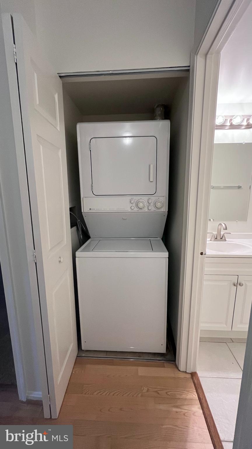 BURKE COVE - Residential Lease