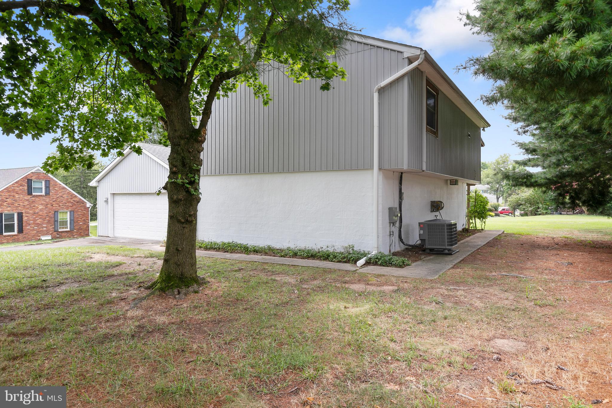 ROLLING HILLS - Residential