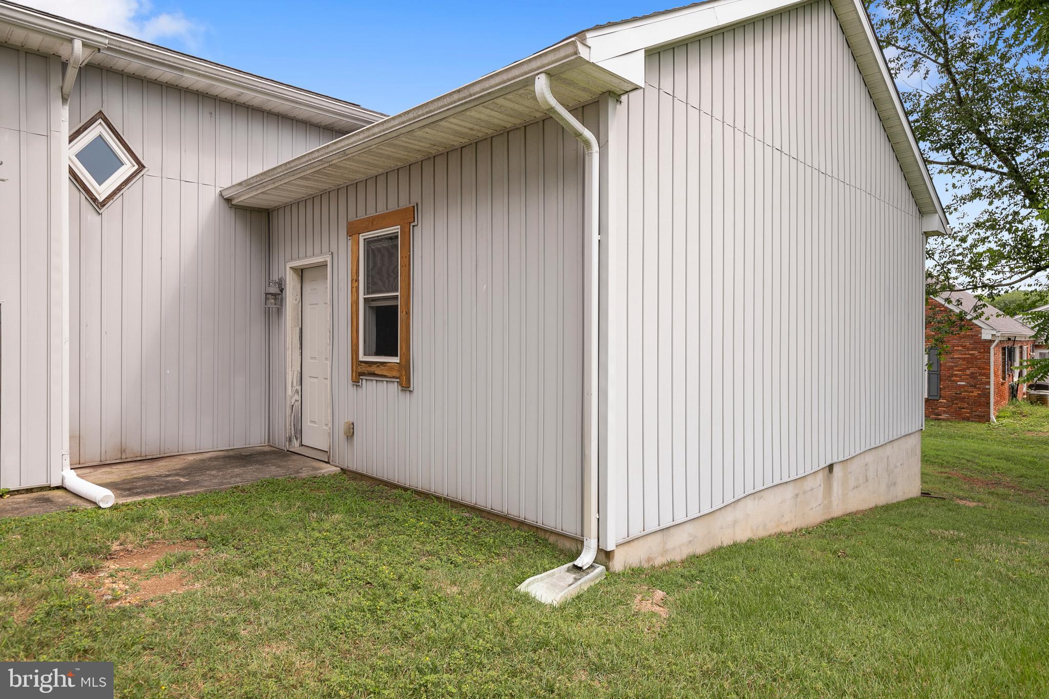 ROLLING HILLS - Residential