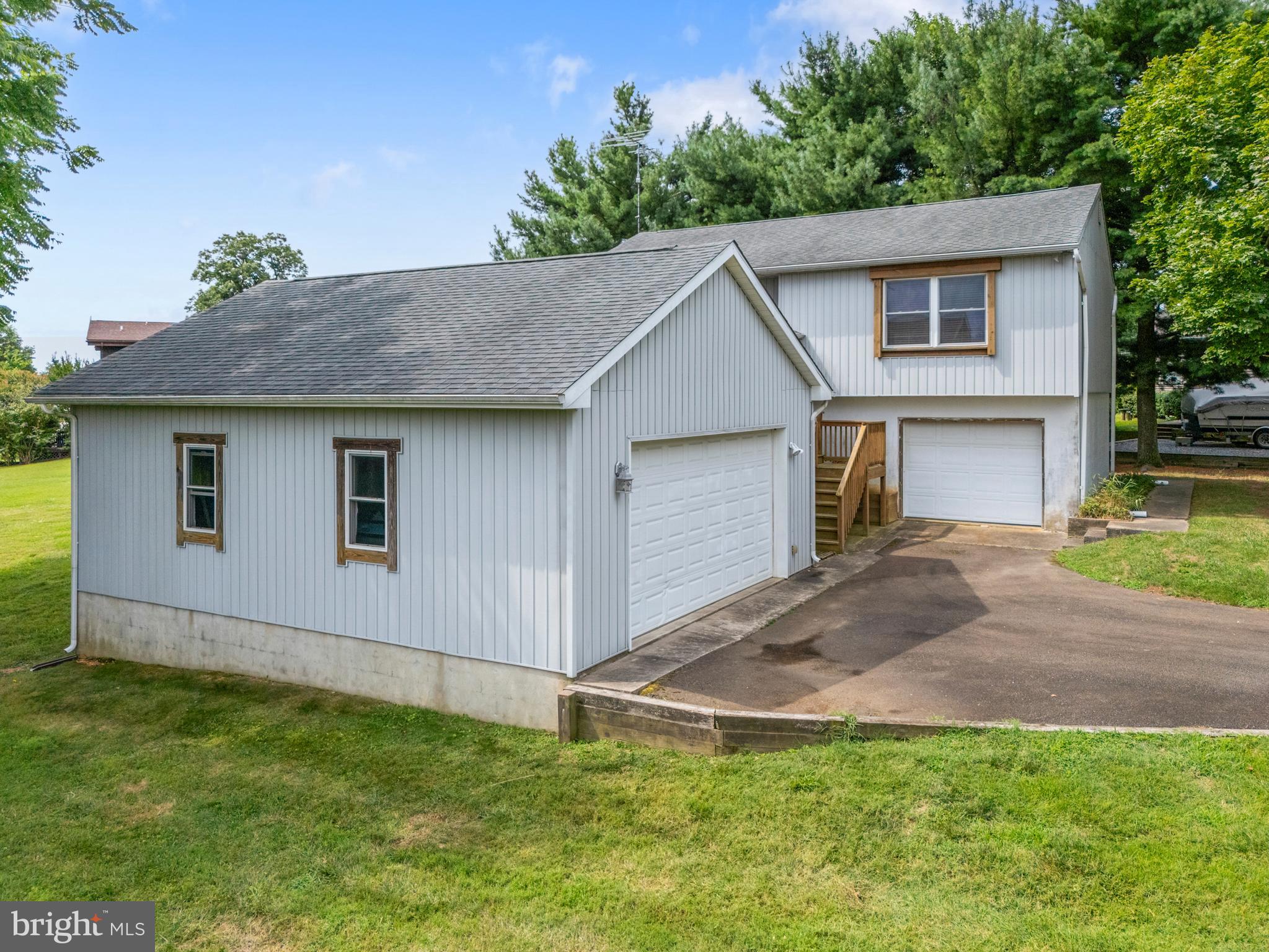 ROLLING HILLS - Residential