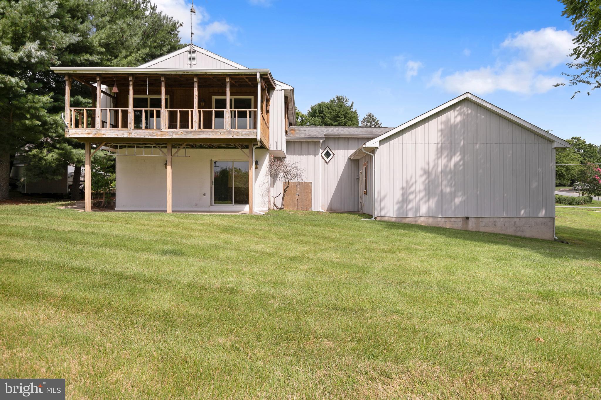 ROLLING HILLS - Residential