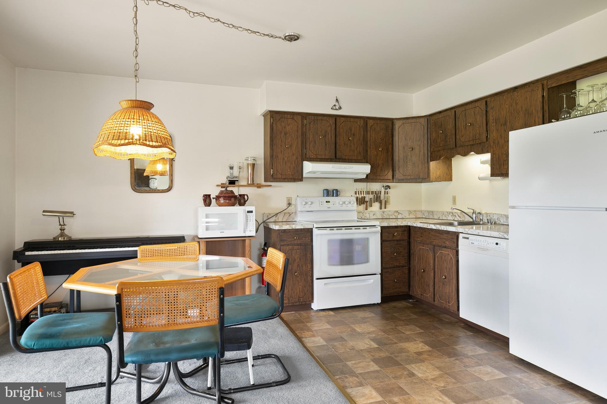 ROLLING HILLS - Residential