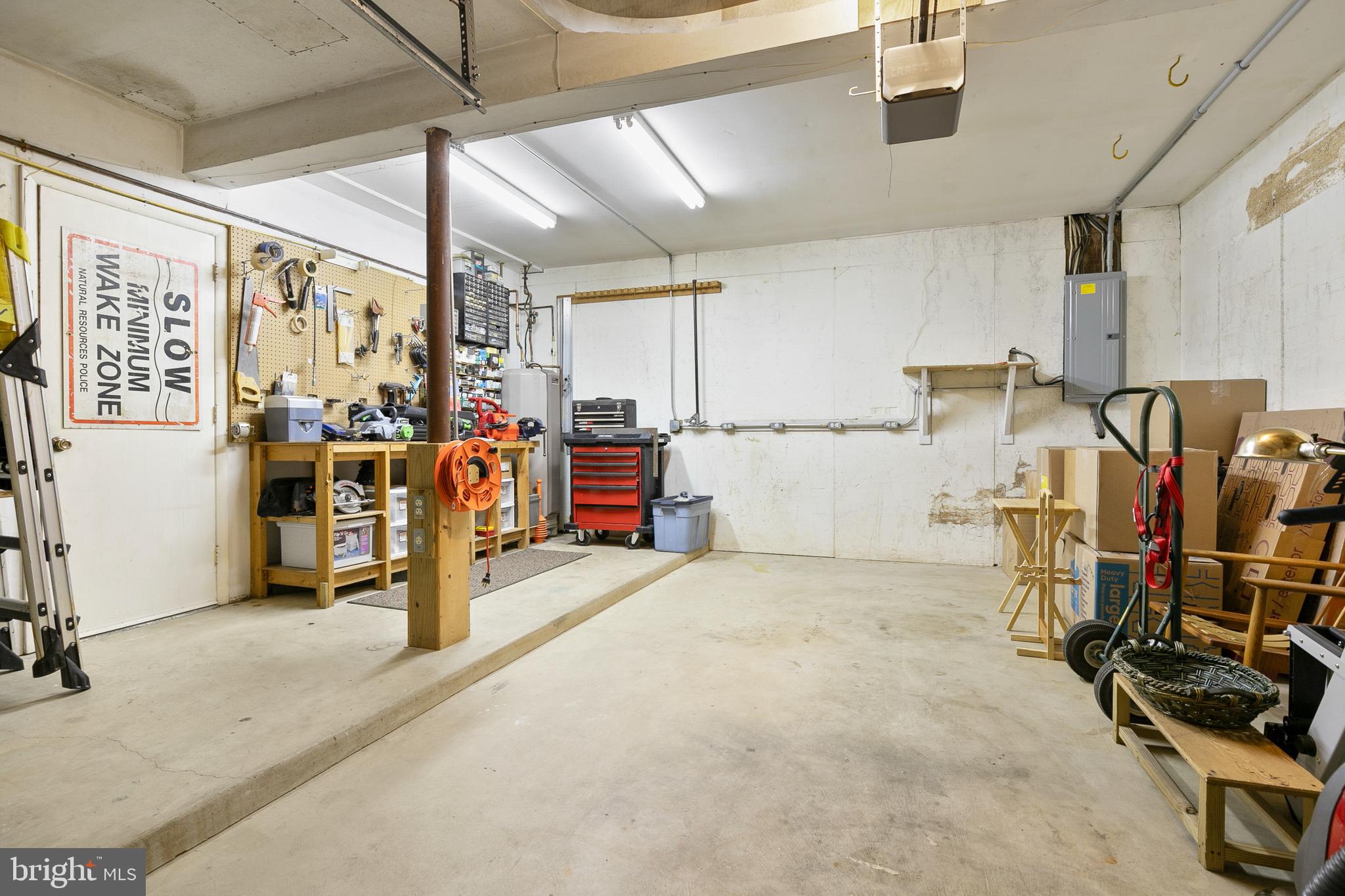 ROLLING HILLS - Residential