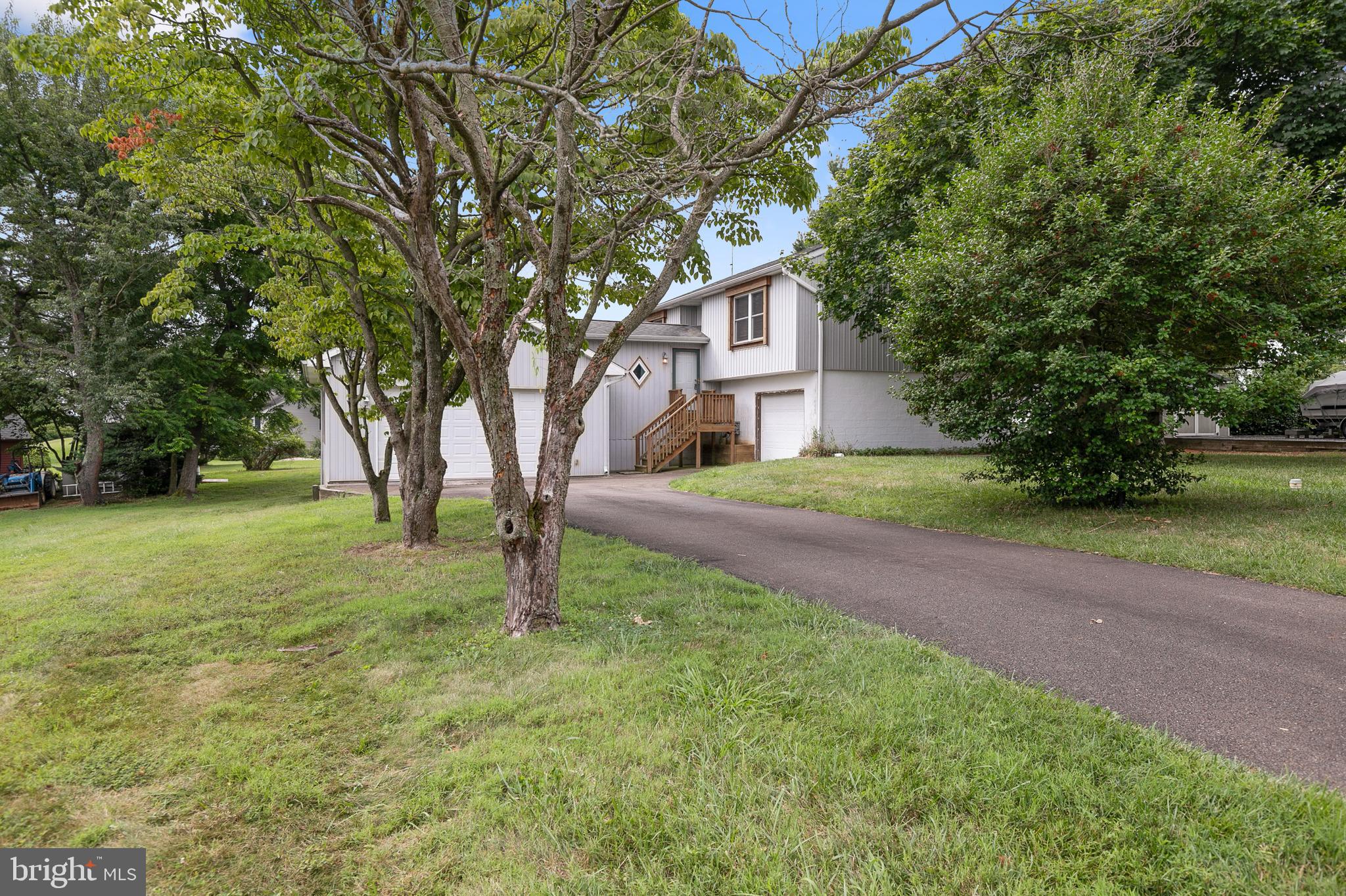ROLLING HILLS - Residential