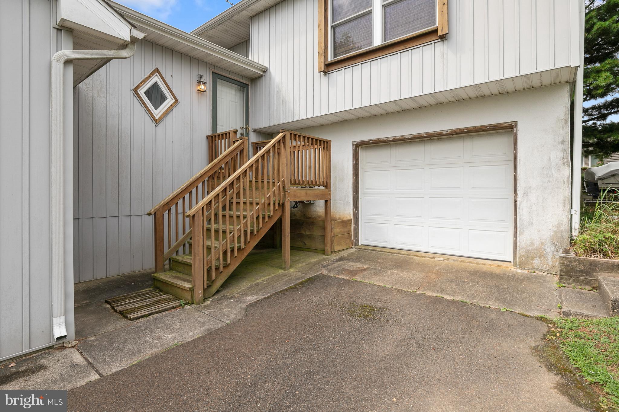 ROLLING HILLS - Residential