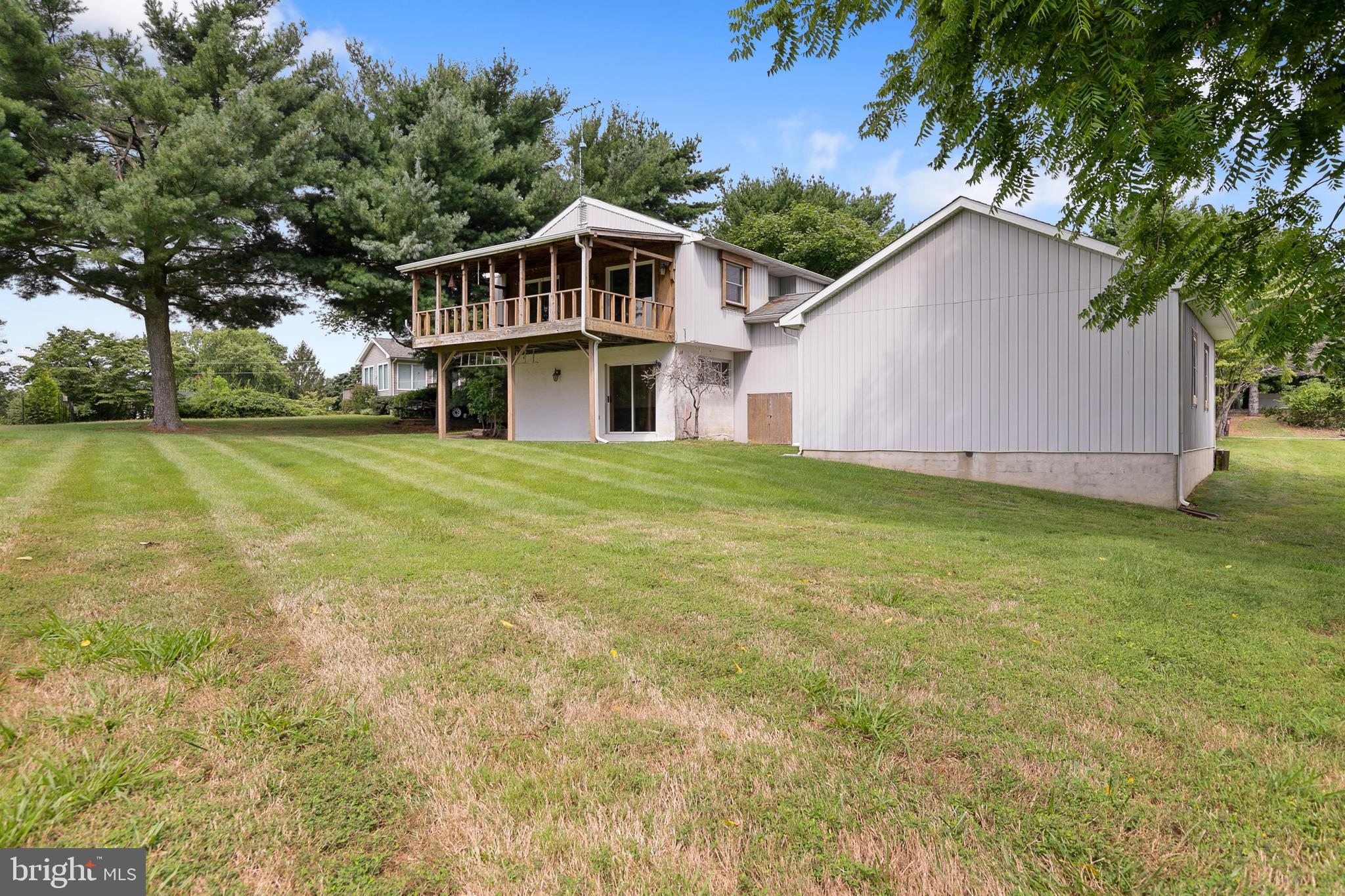 ROLLING HILLS - Residential