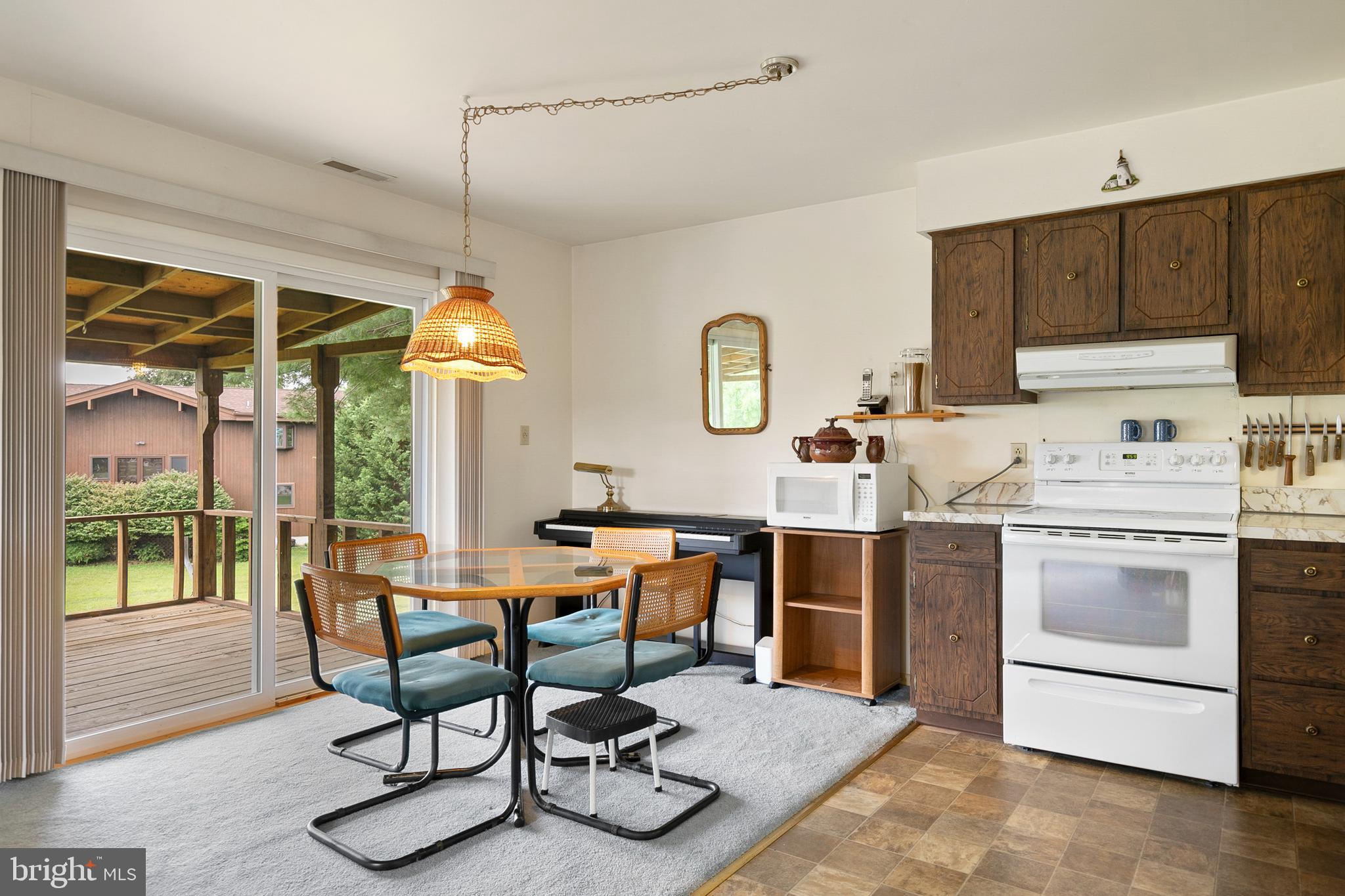 ROLLING HILLS - Residential