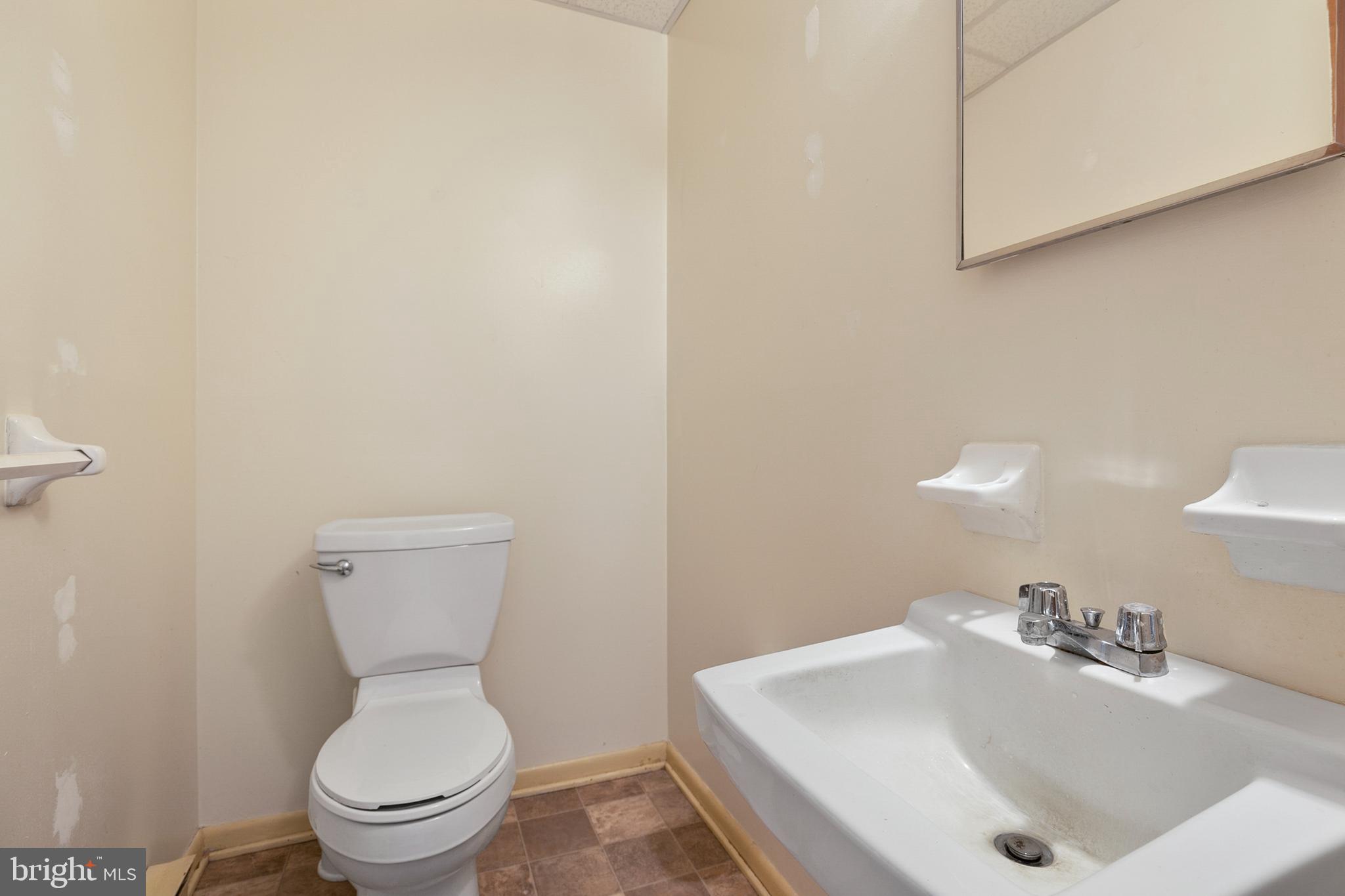 ROLLING HILLS - Residential