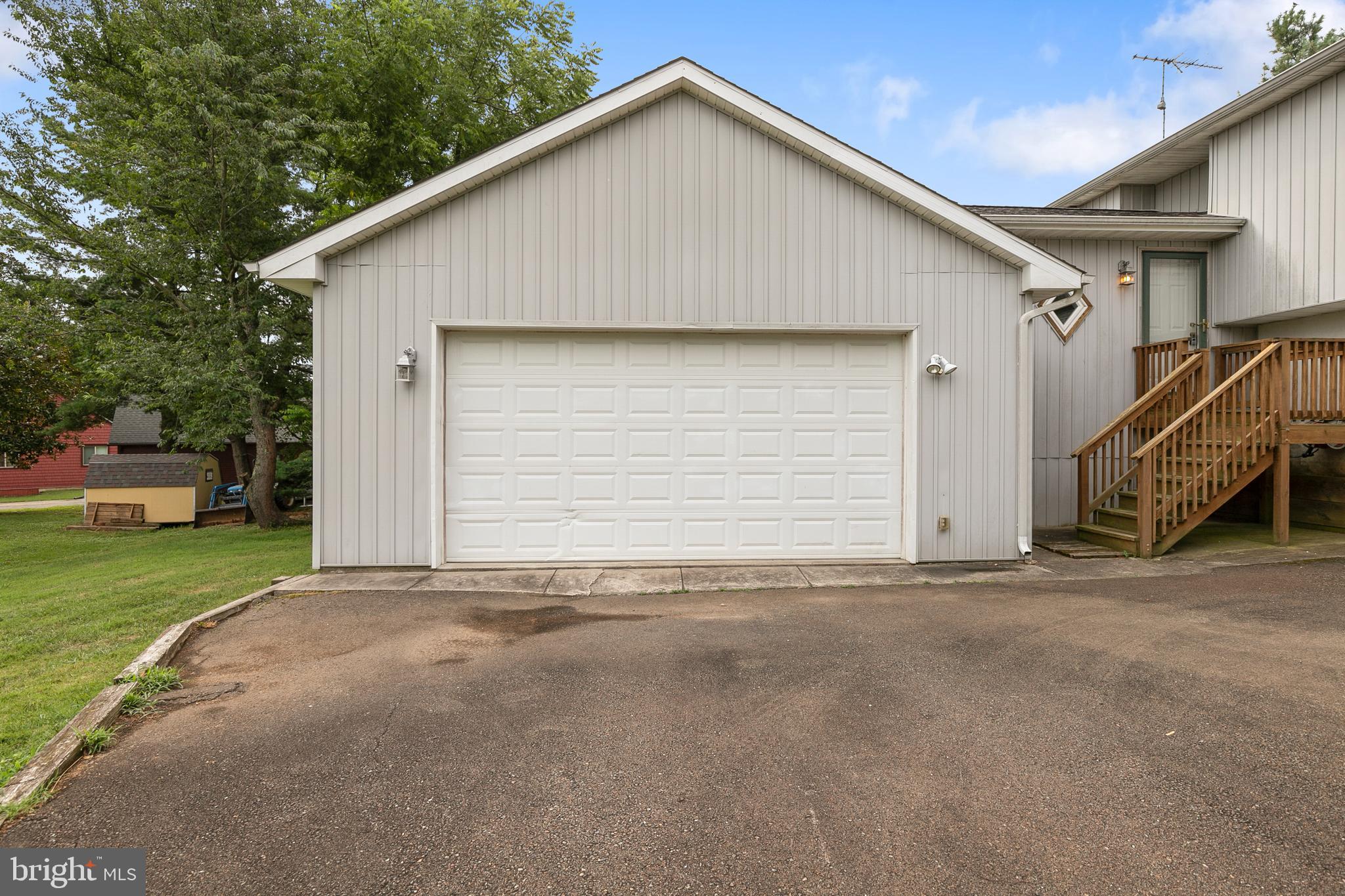 ROLLING HILLS - Residential