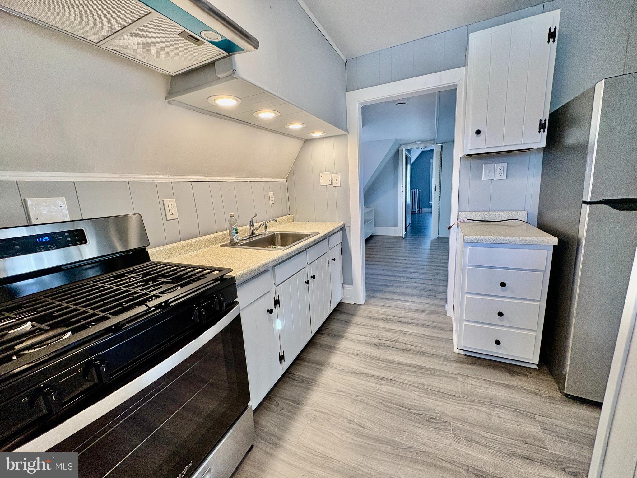 735 MORGAN AVENUE 3RD FLOOR