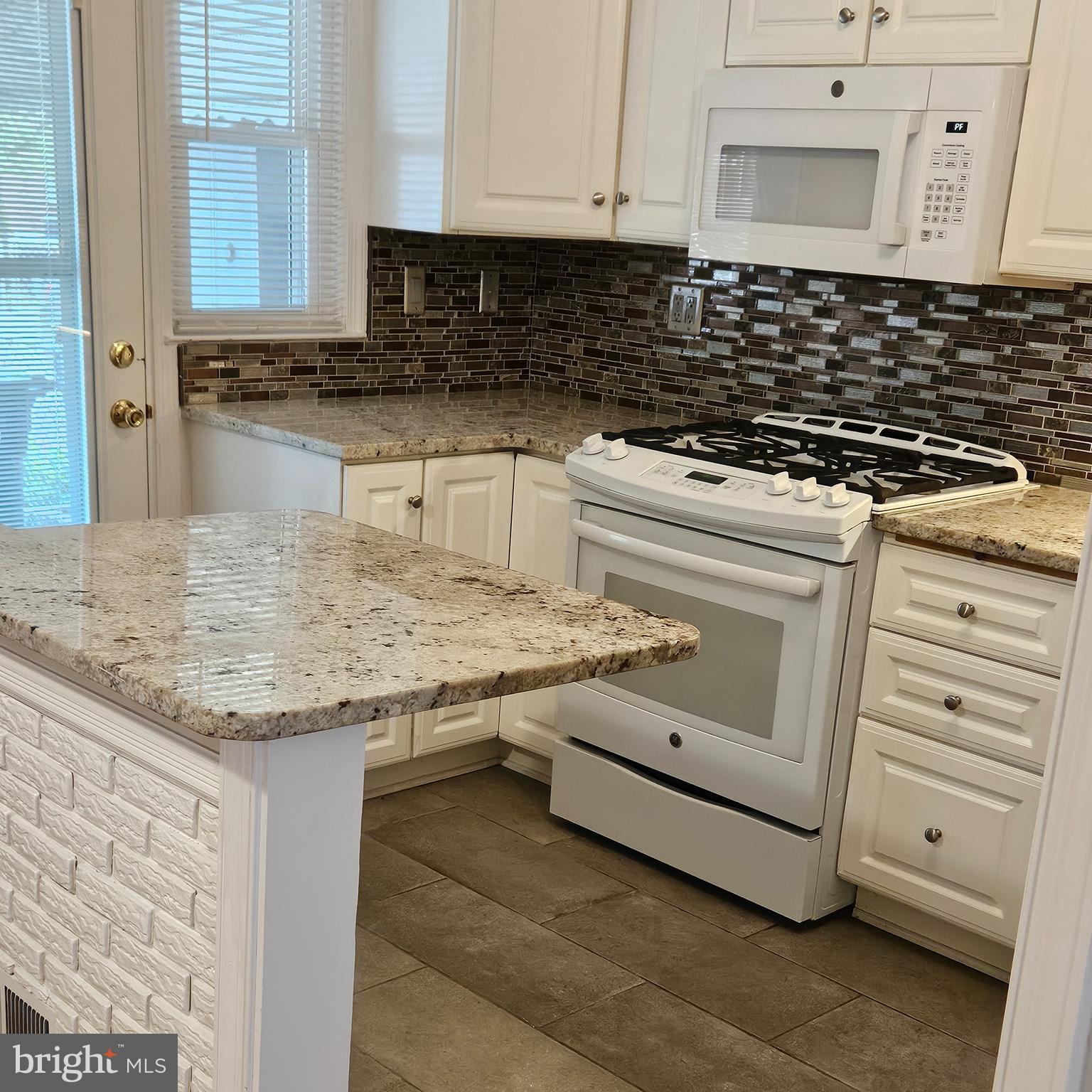 EASTWOOD - Residential Lease