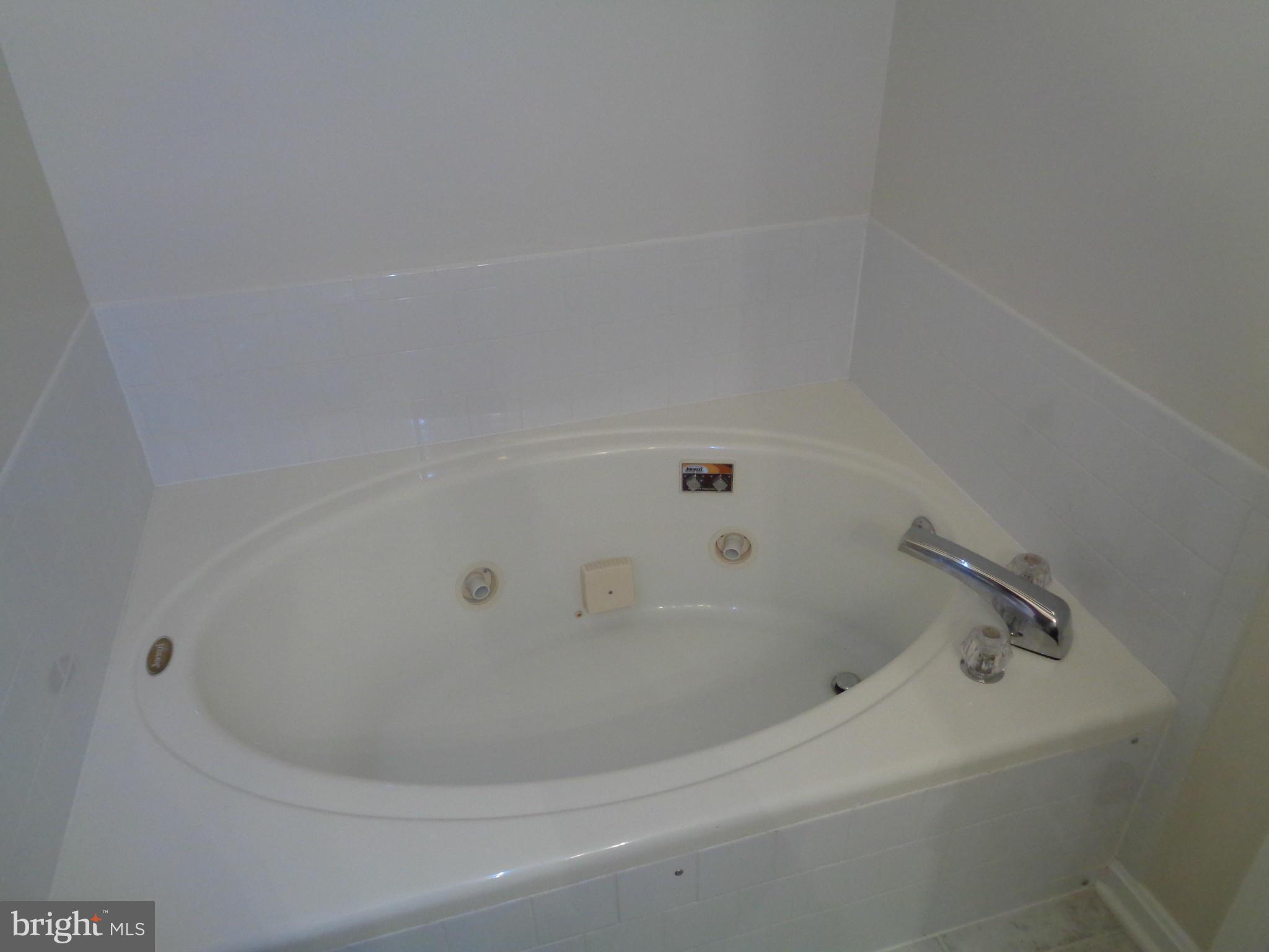 RIVERCHASE - Residential