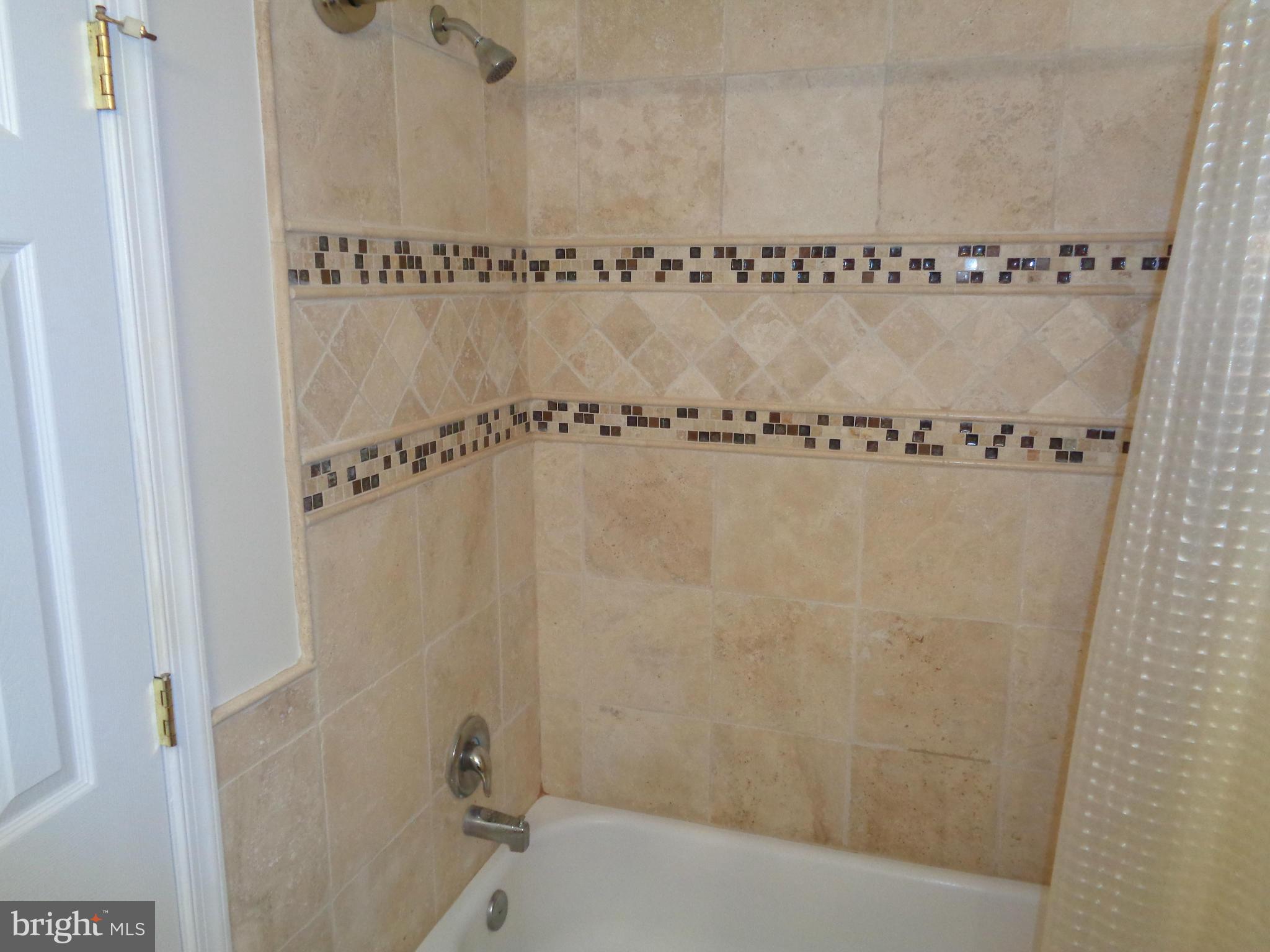 RIVERCHASE - Residential