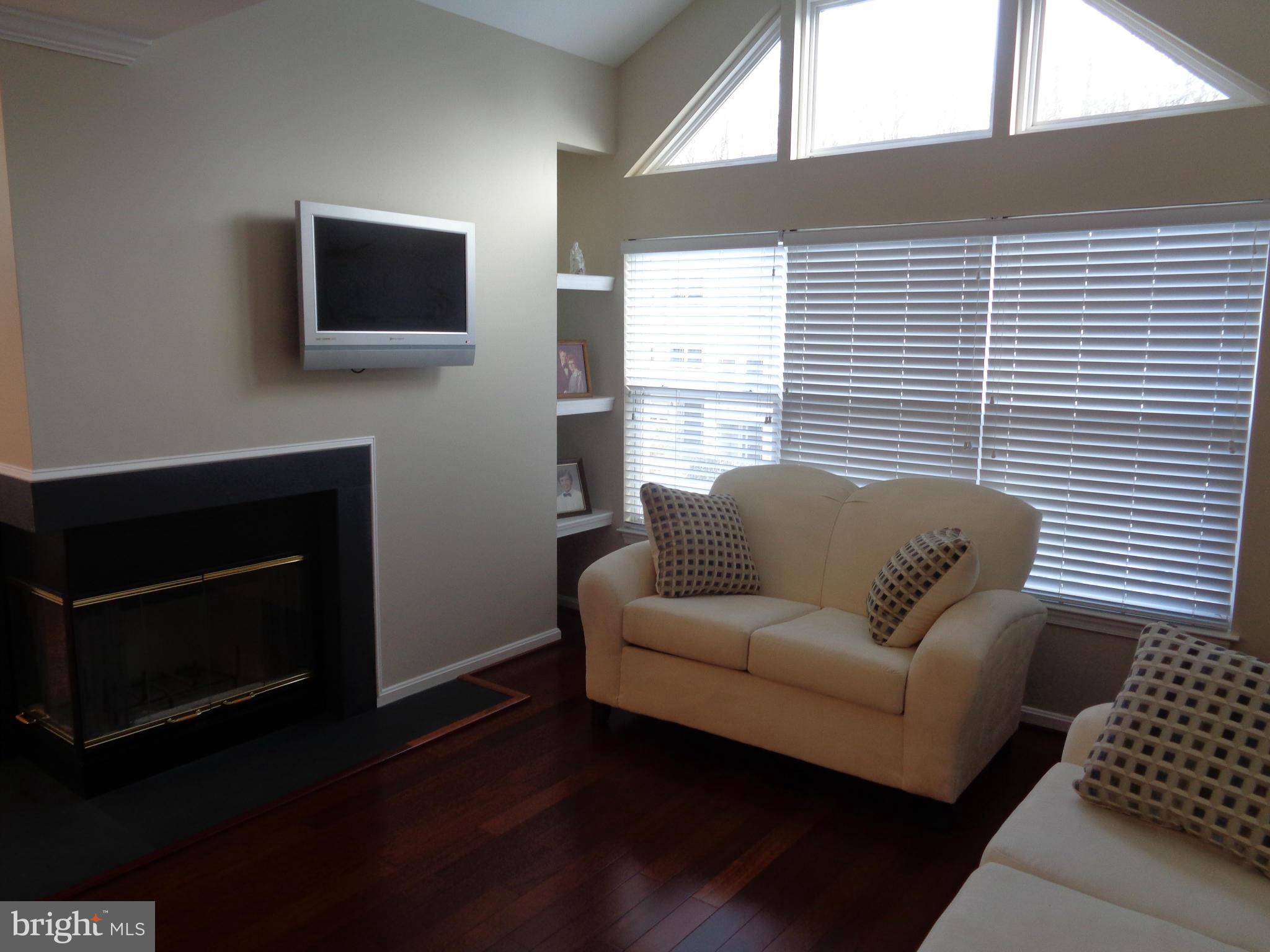 RIVERCHASE - Residential