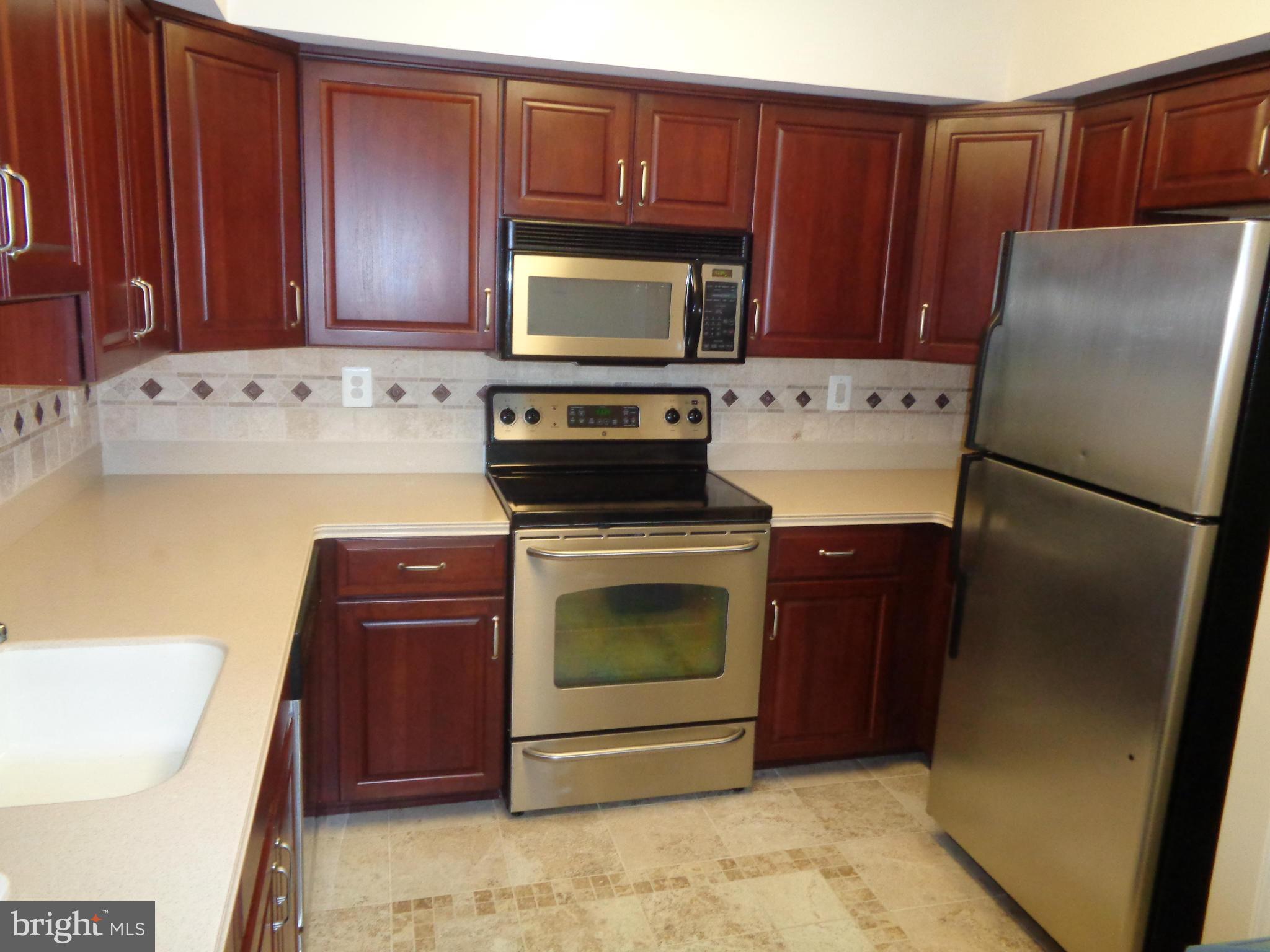 RIVERCHASE - Residential