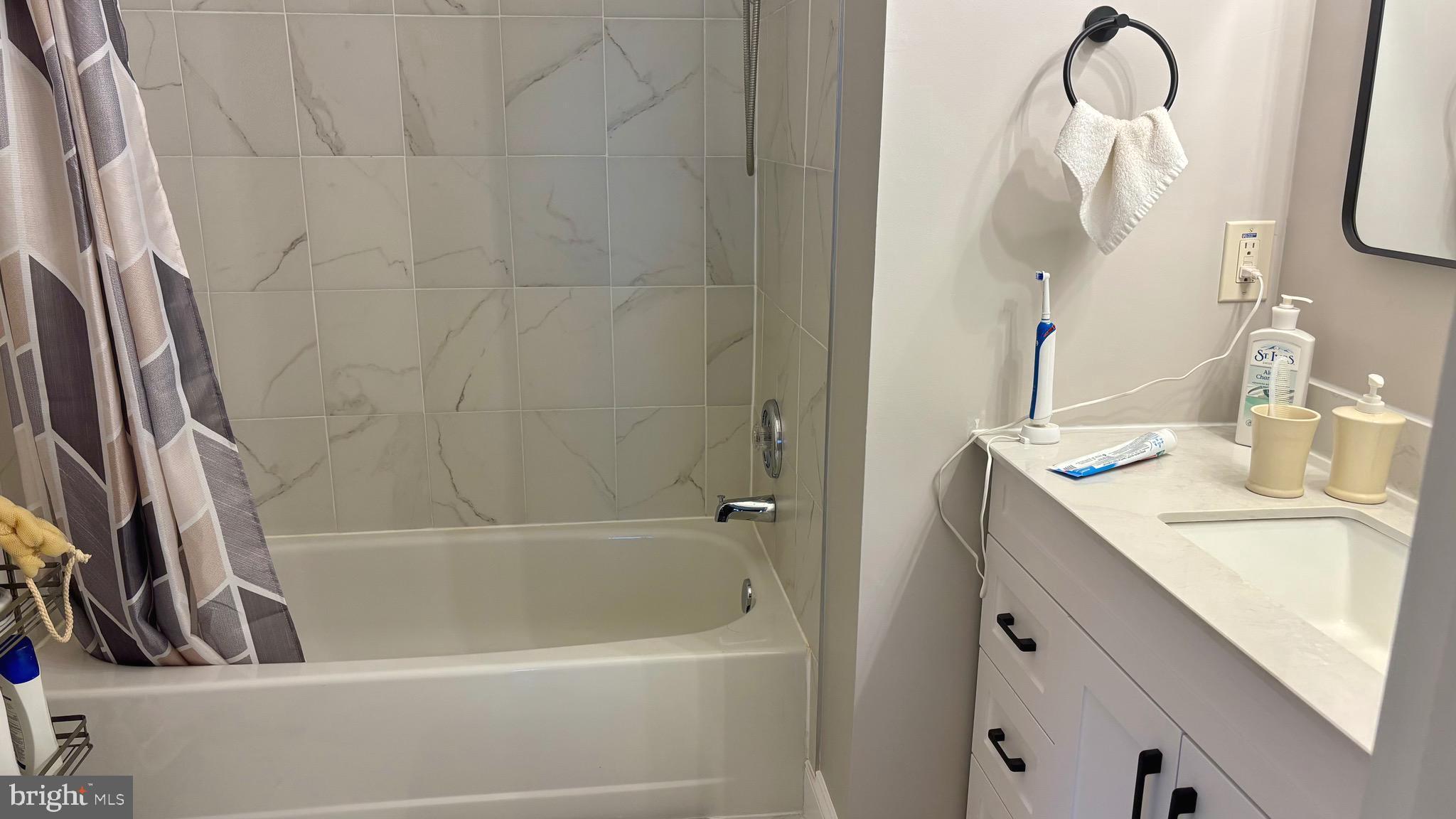 WILLOW COVE TOWNHOMES - Residential Lease