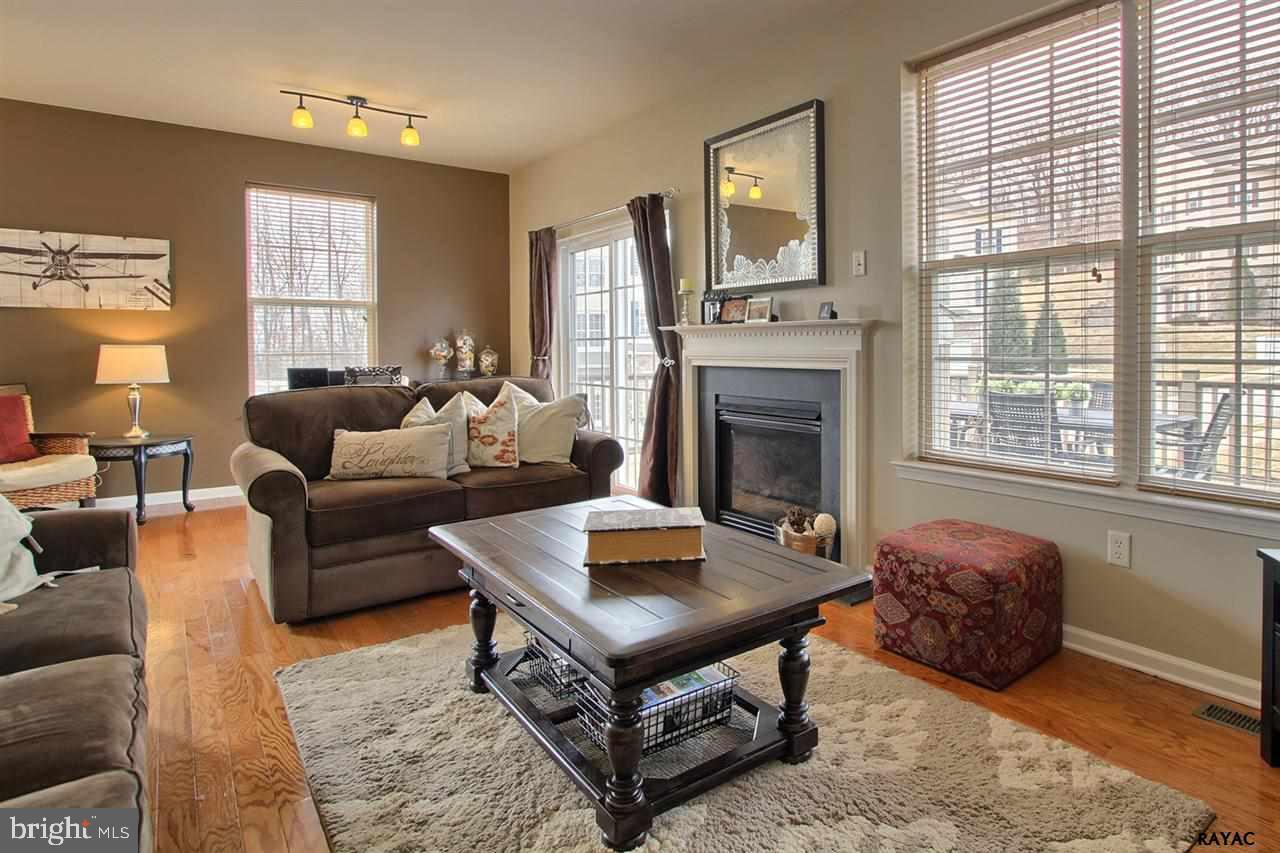 WOODCREST HILLS - Residential