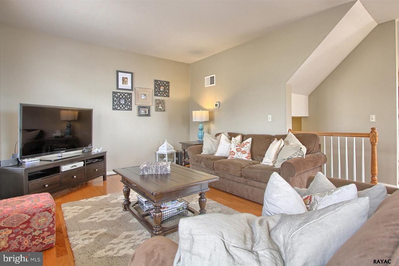 WOODCREST HILLS - Residential