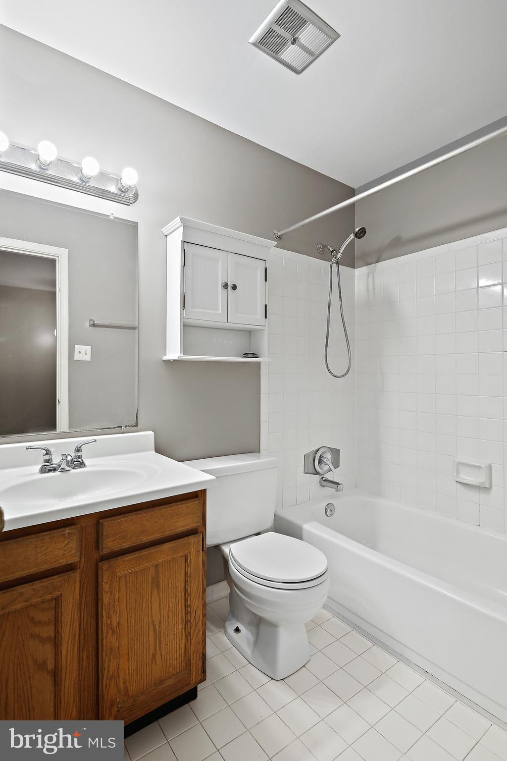 WOODLAND HILLS - Residential Lease