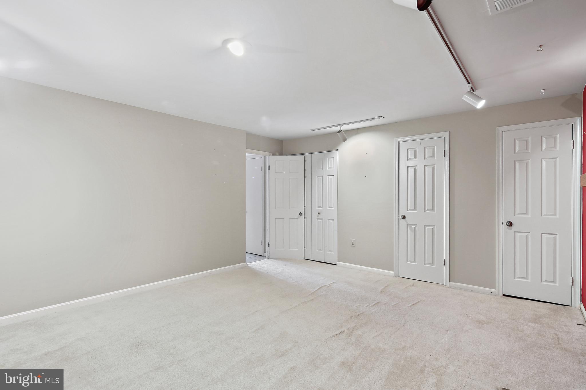 WOODLAND HILLS - Residential Lease