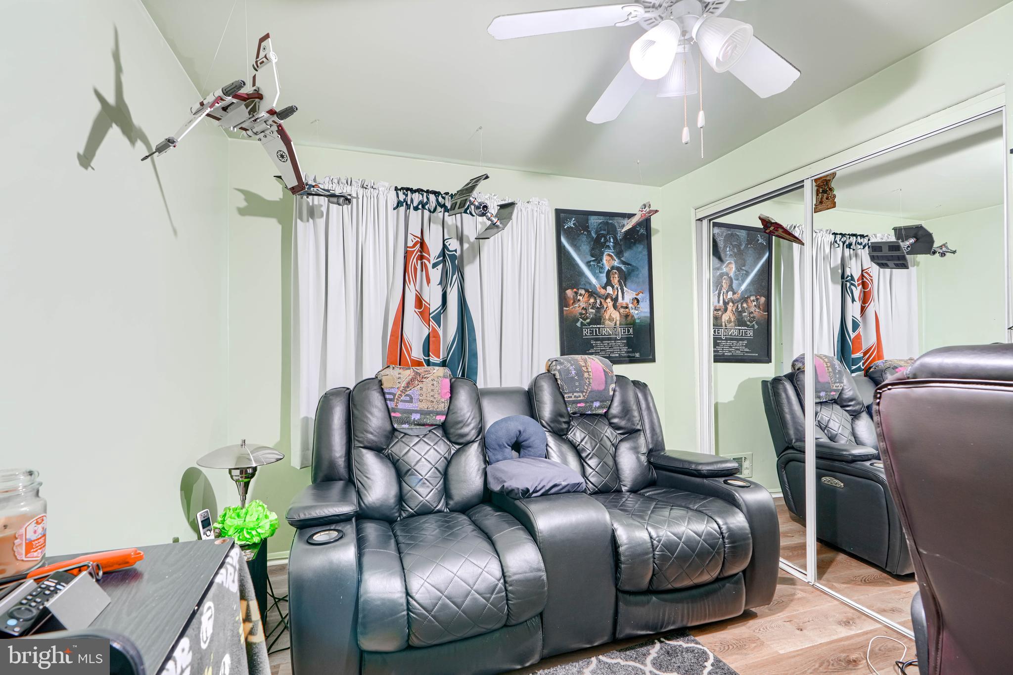 HOLLAND HILL - Residential