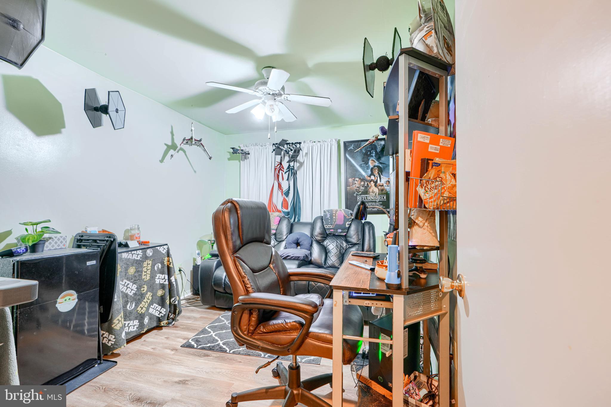 HOLLAND HILL - Residential