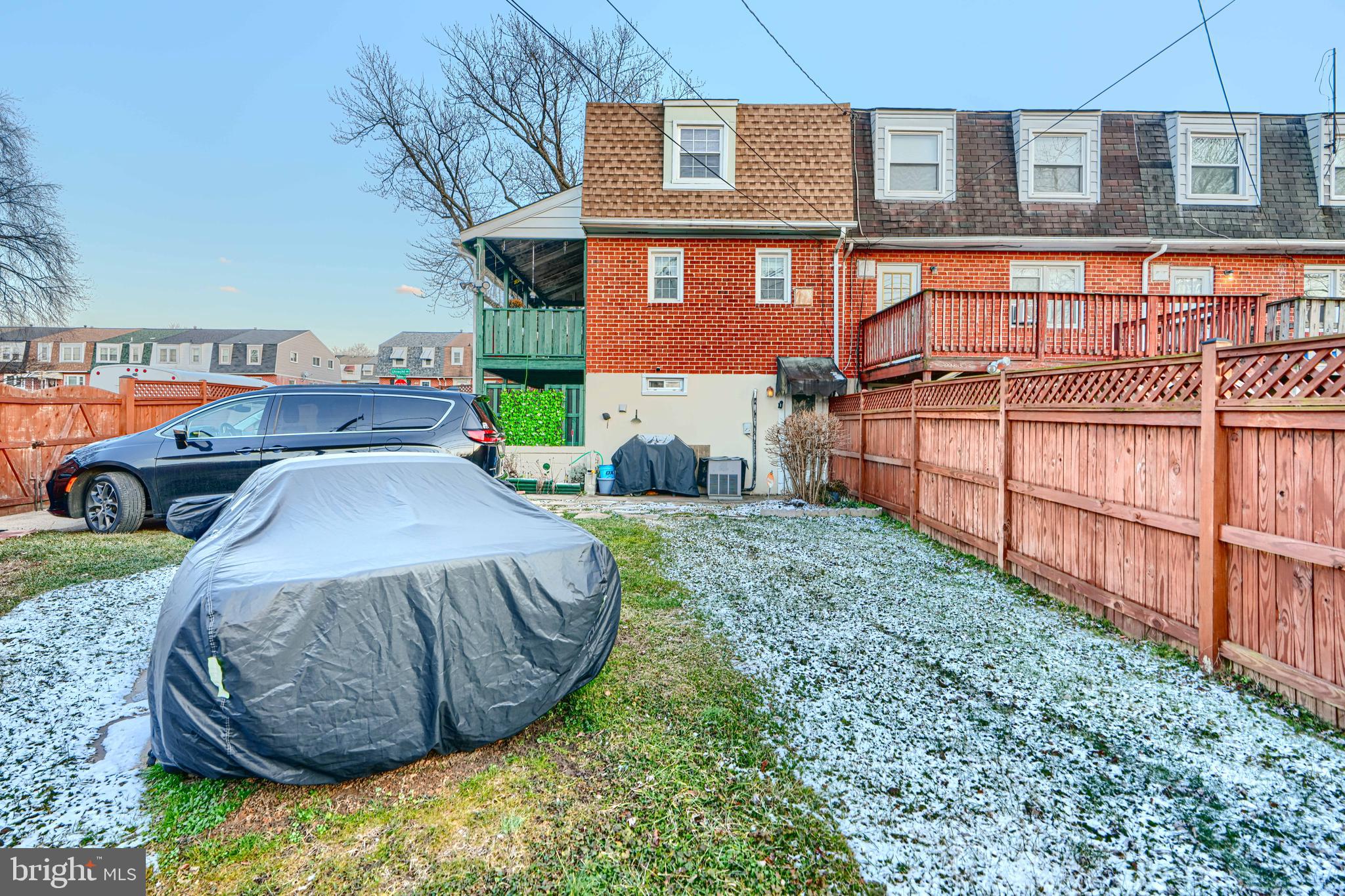 HOLLAND HILL - Residential