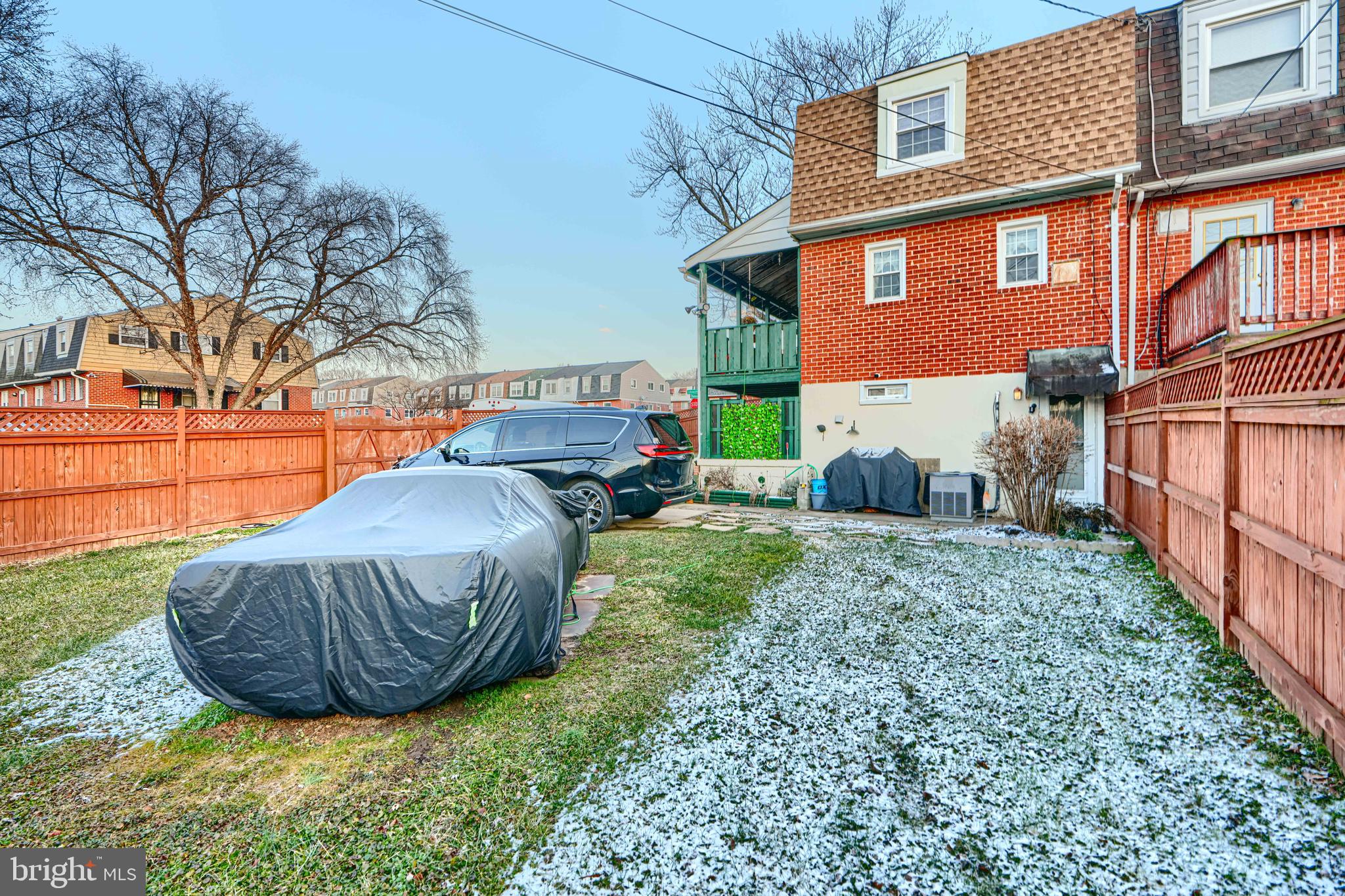 HOLLAND HILL - Residential