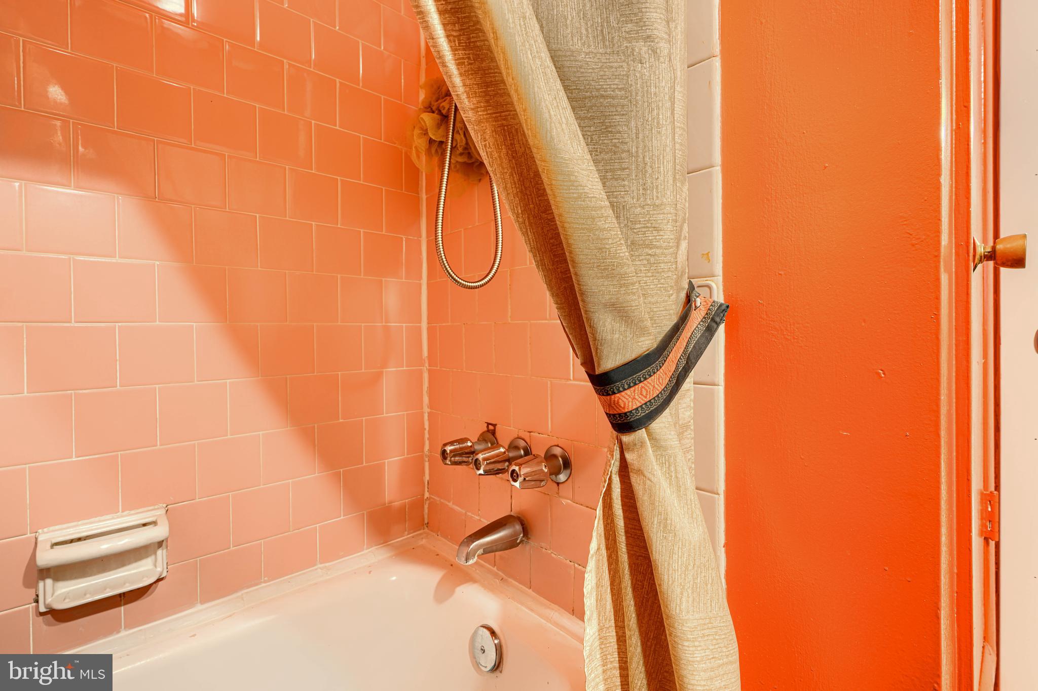 HOLLAND HILL - Residential