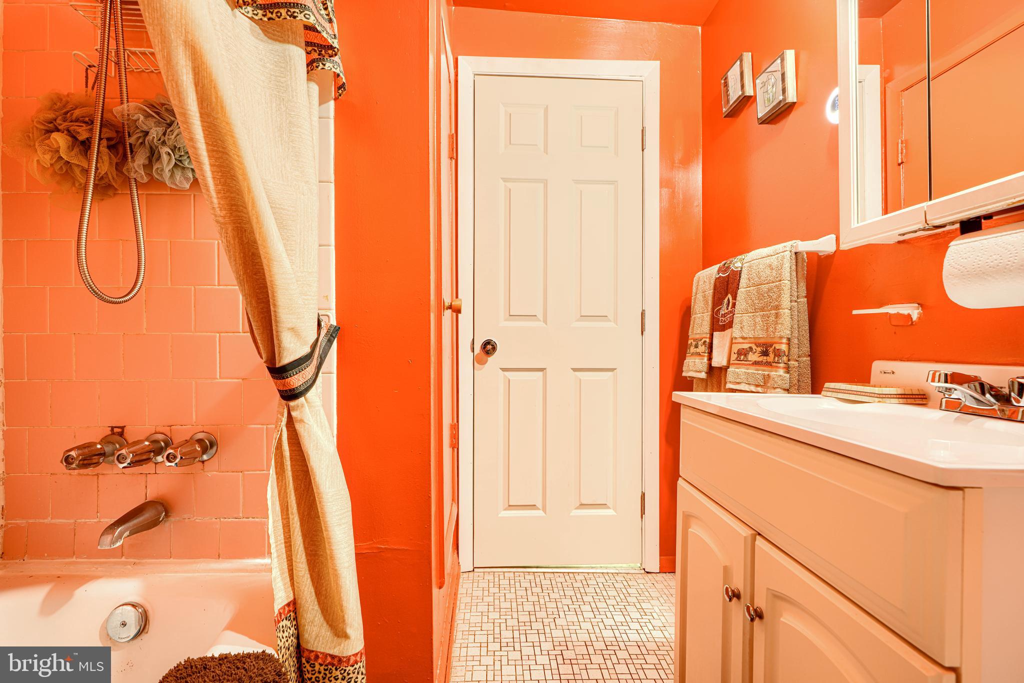 HOLLAND HILL - Residential