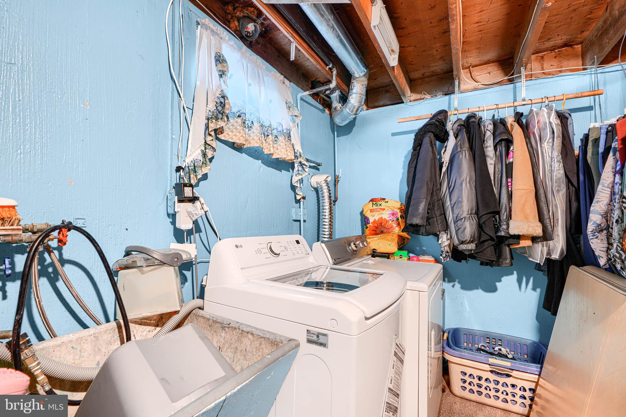 HOLLAND HILL - Residential