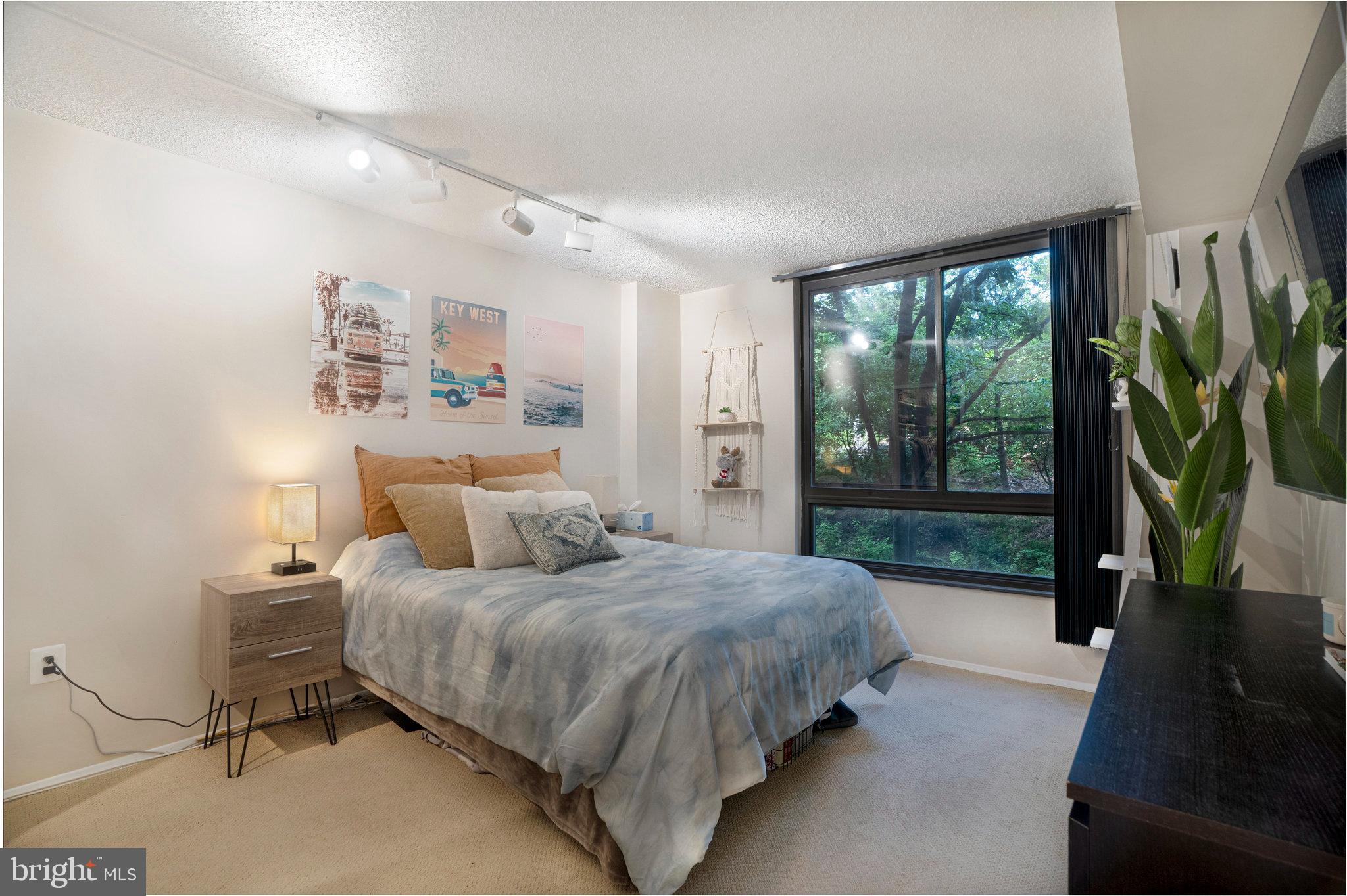 ENCORE OF MCLEAN - Residential