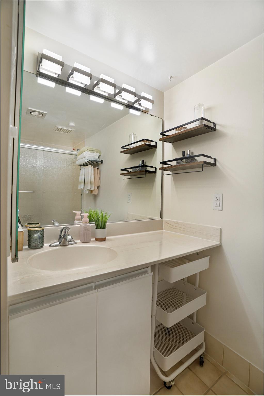 ENCORE OF MCLEAN - Residential