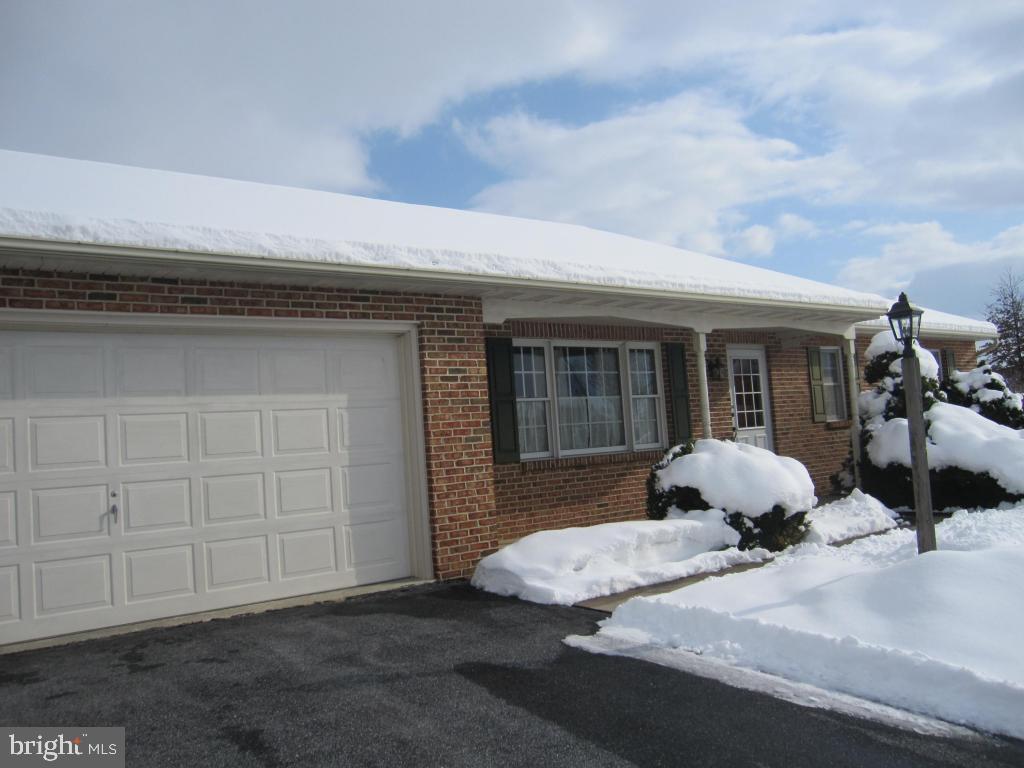 THOROUGHBRED TERRACE - Residential