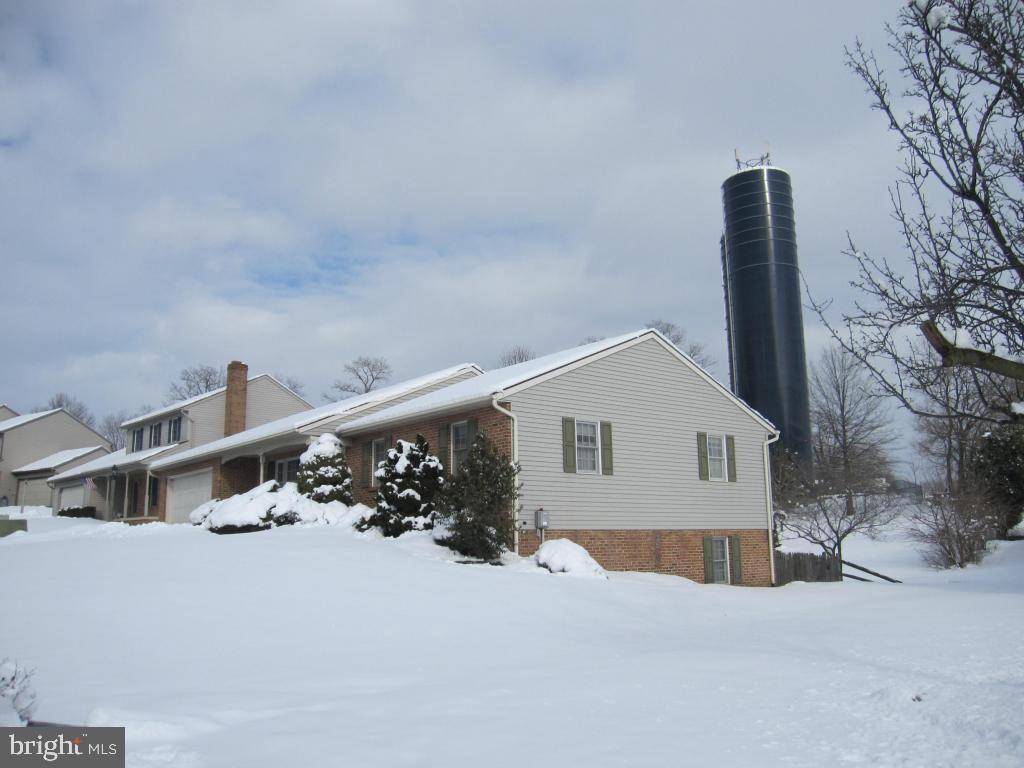 THOROUGHBRED TERRACE - Residential