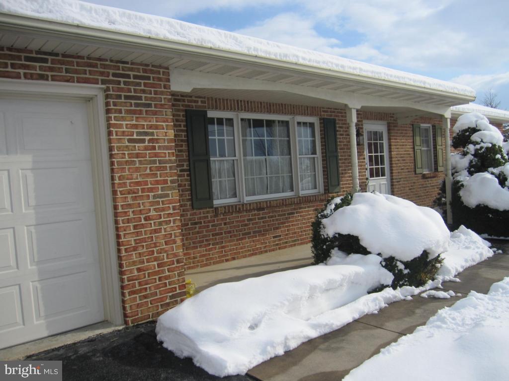 THOROUGHBRED TERRACE - Residential