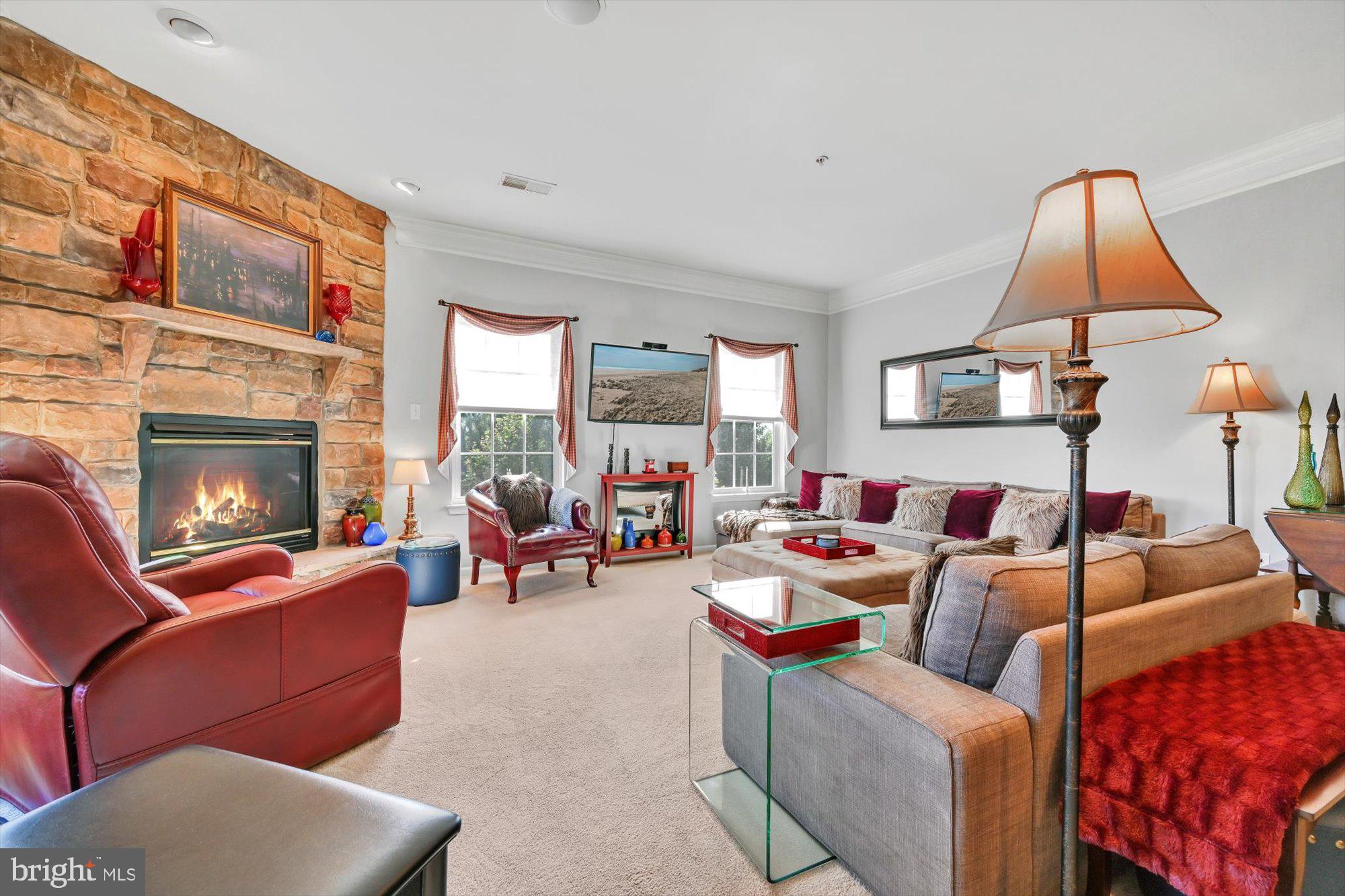 ROUND HILL - Residential