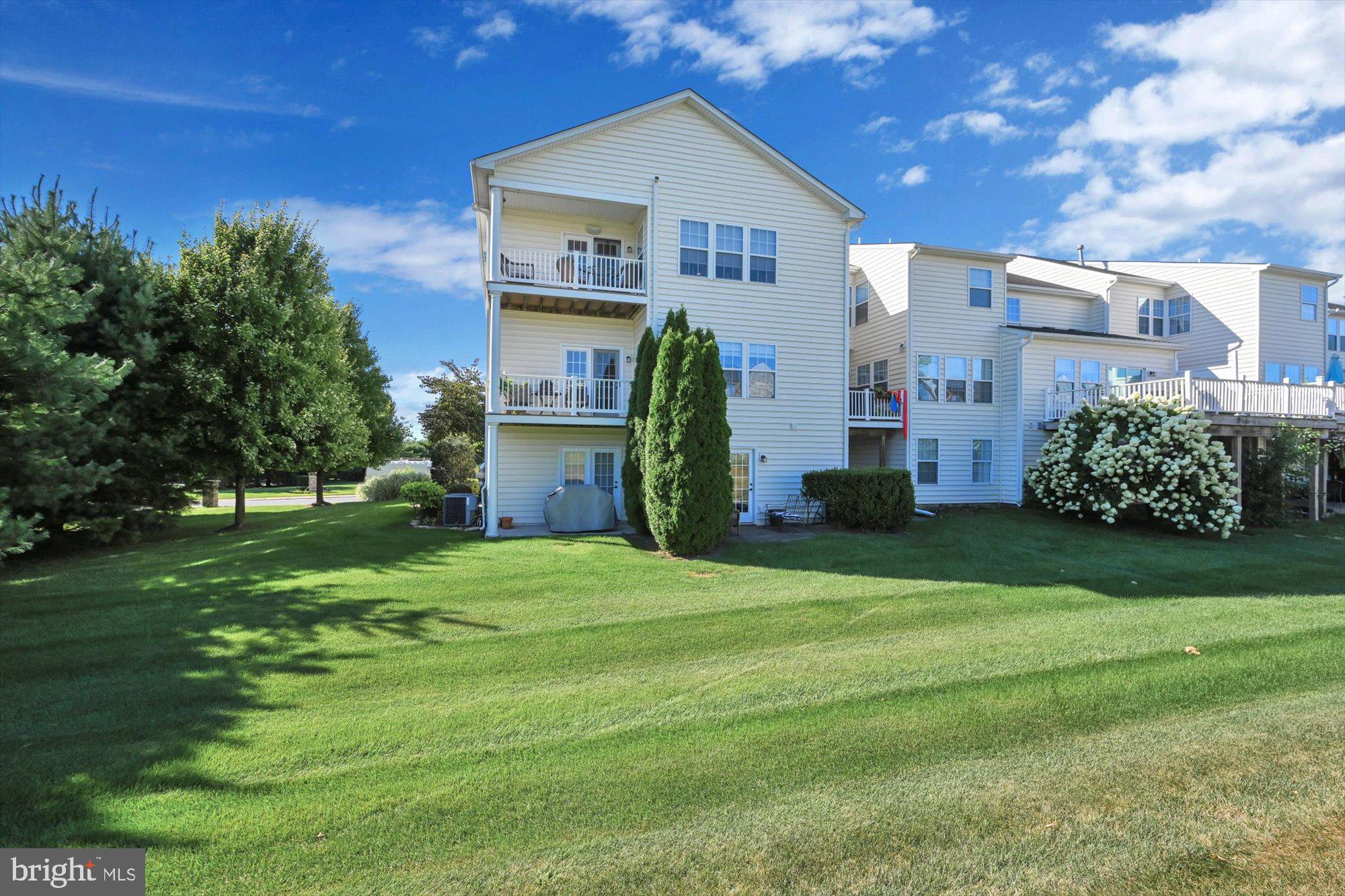 ROUND HILL - Residential