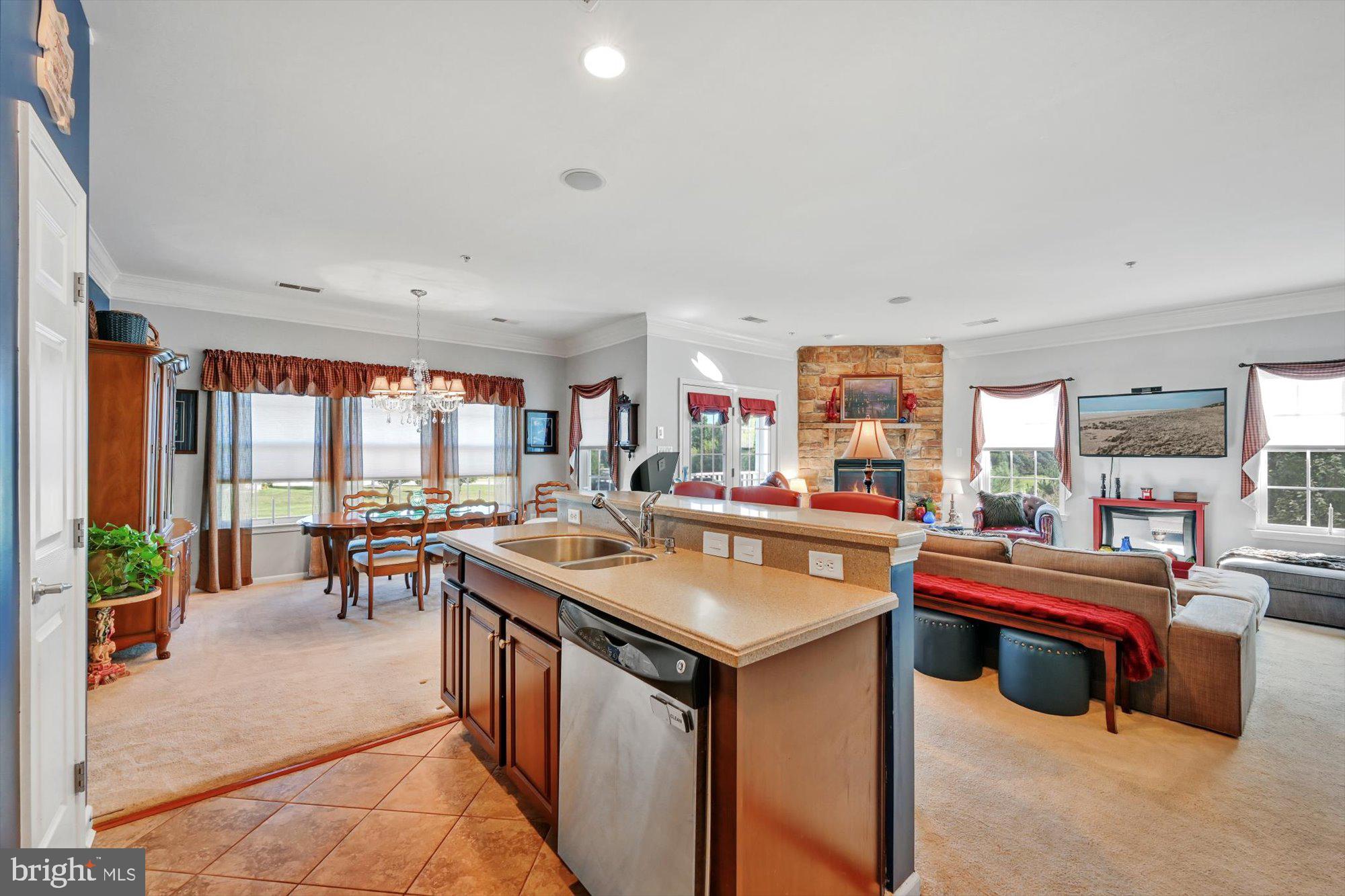 ROUND HILL - Residential