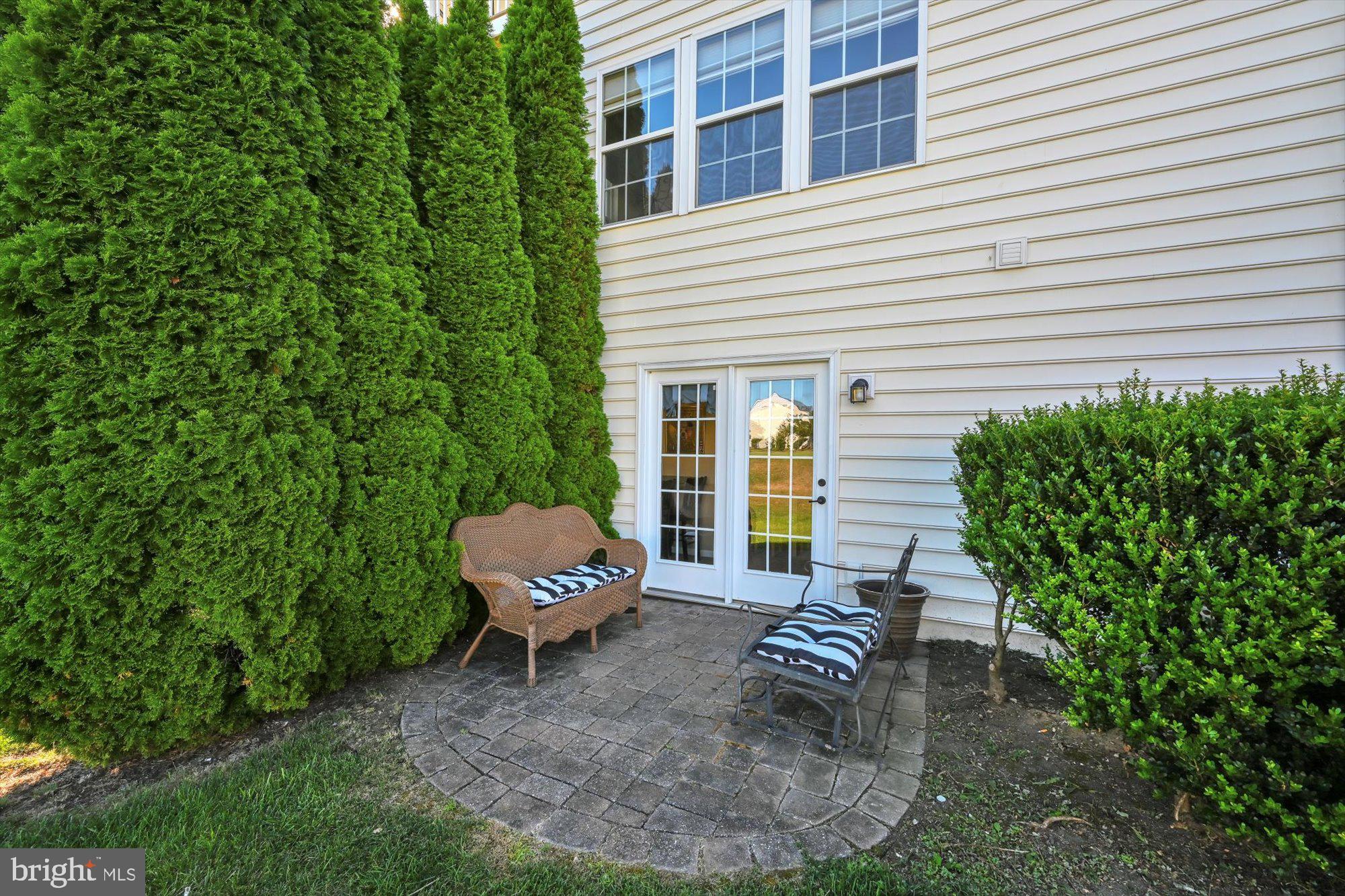 ROUND HILL - Residential