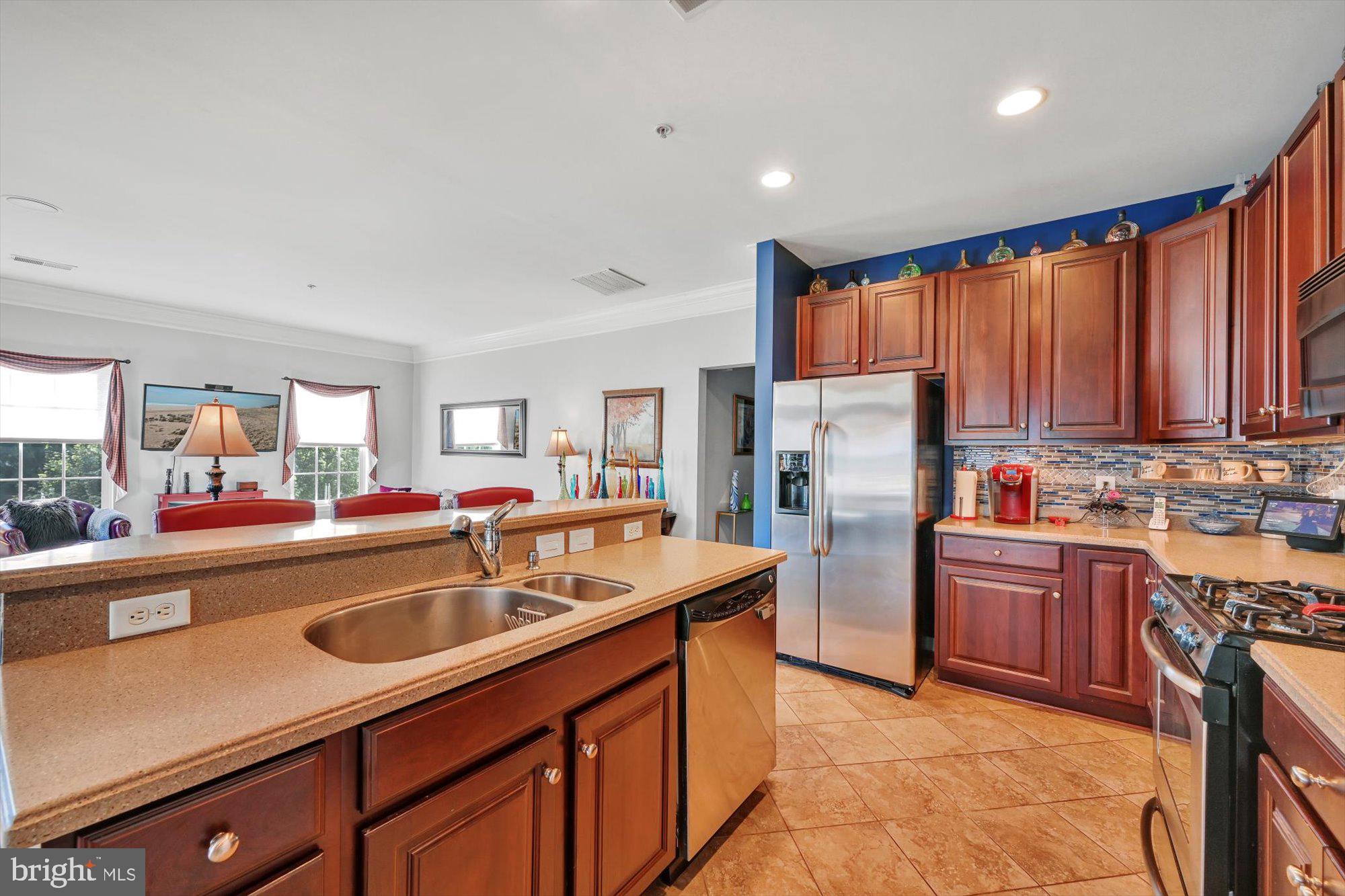 ROUND HILL - Residential